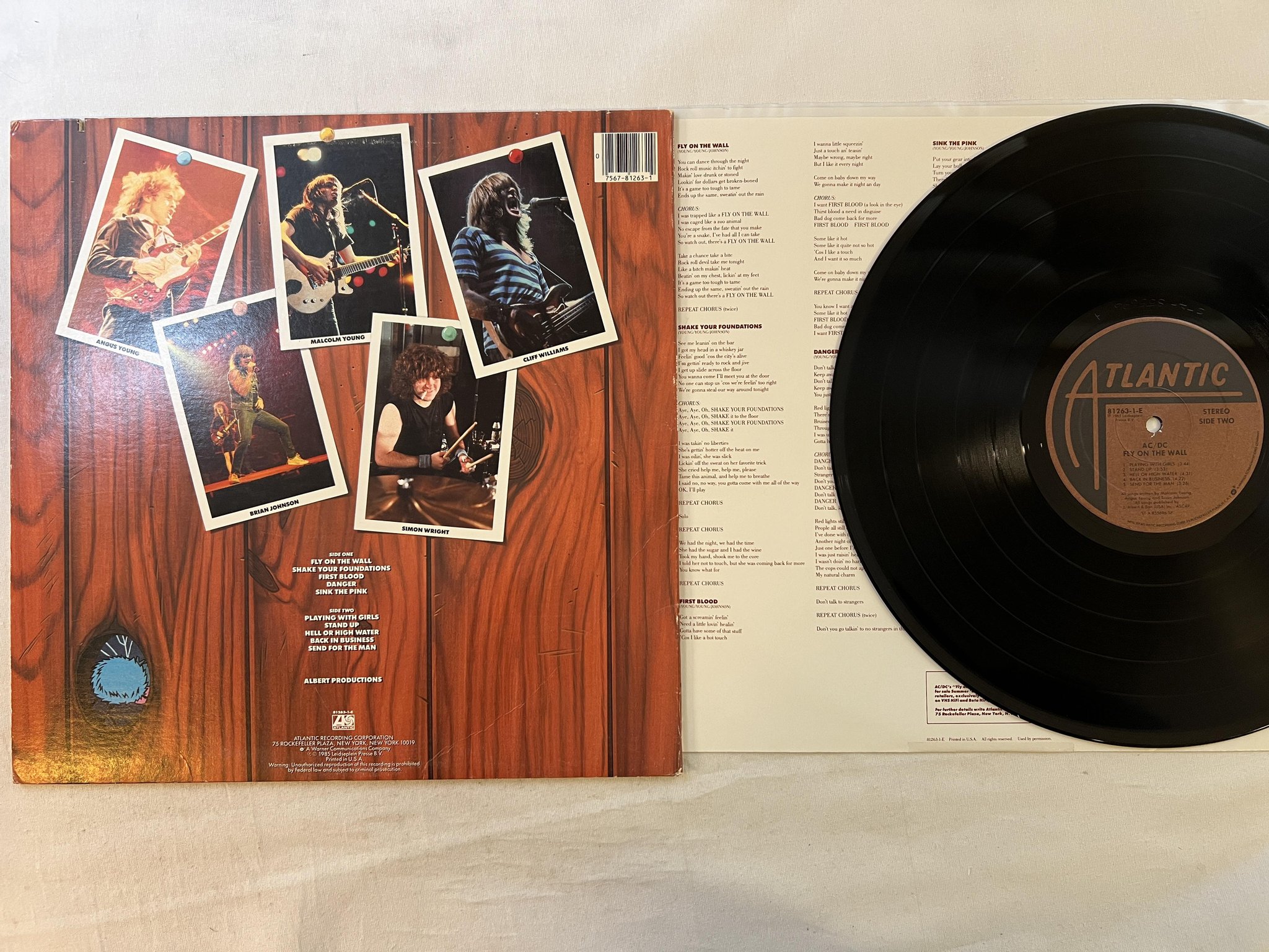 Omslagsbild för skivan AC/DC fly on the wall LP -85 US ATLANTIC 81263-1-E