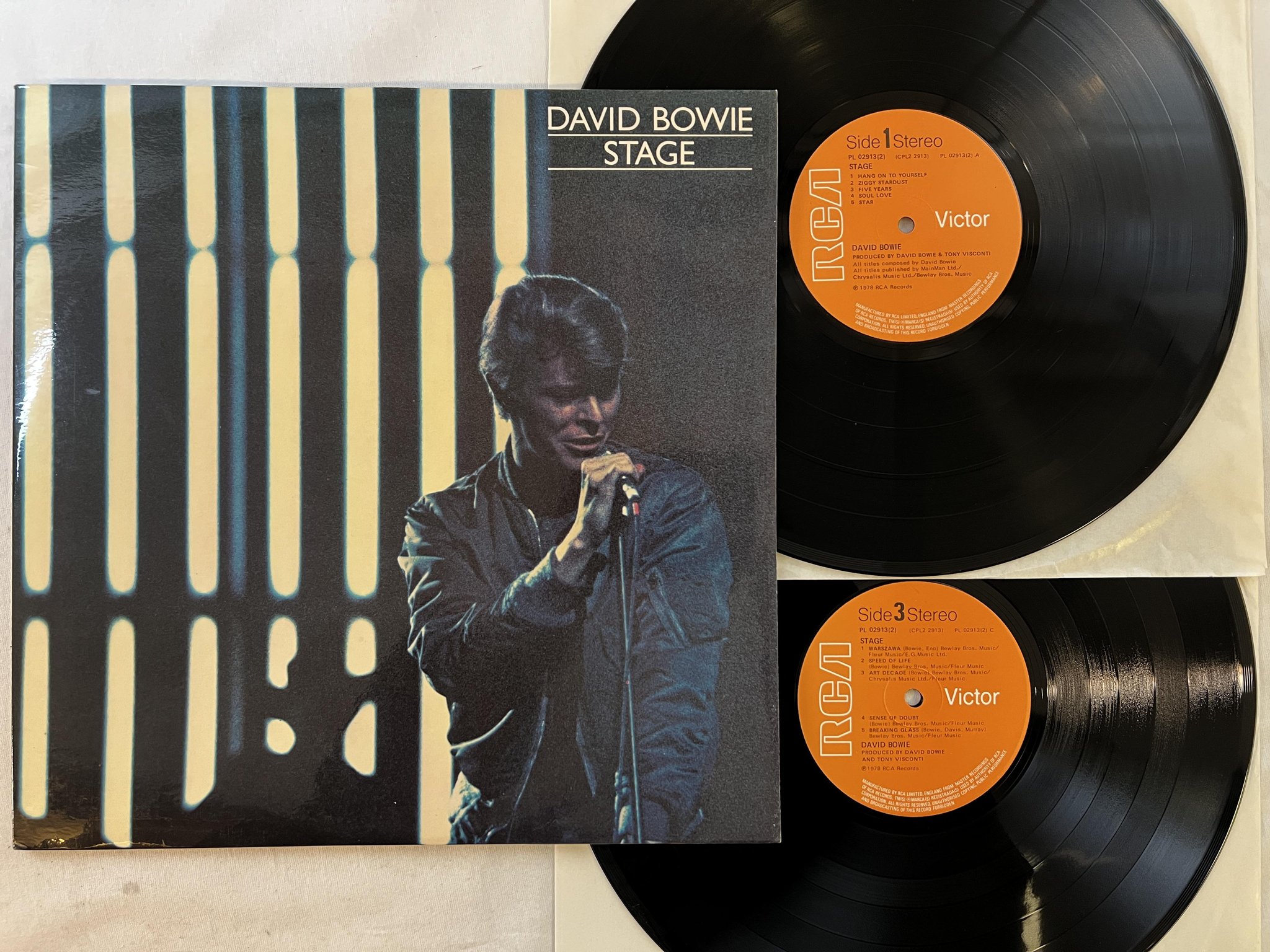Omslagsbild för skivan DAVID BOWIE stage 2xLP -78 UK RCA PL 02913