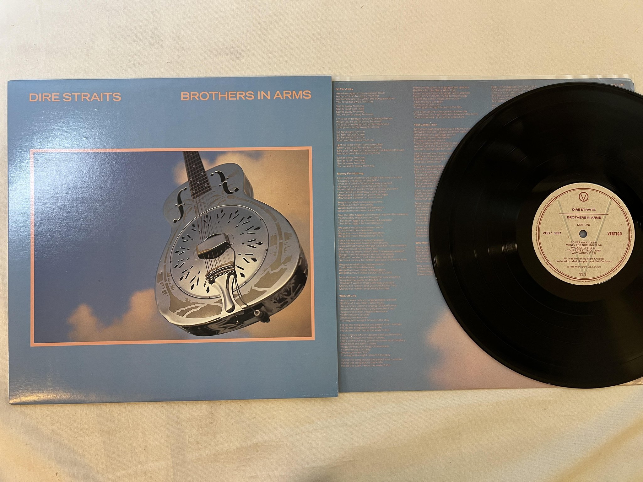 Omslagsbild för skivan DIRE STRAITS brothers in arms LP -85 Can VERTIGO VOG 1 3357