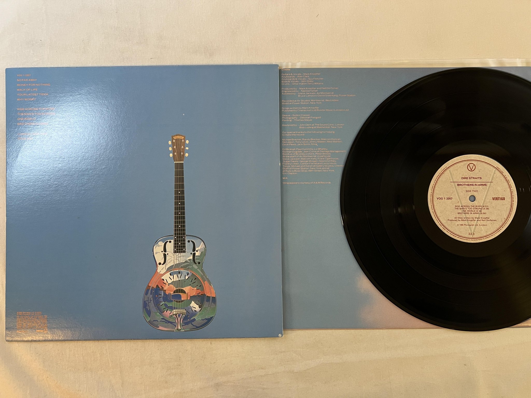 Omslagsbild för skivan DIRE STRAITS brothers in arms LP -85 Can VERTIGO VOG 1 3357