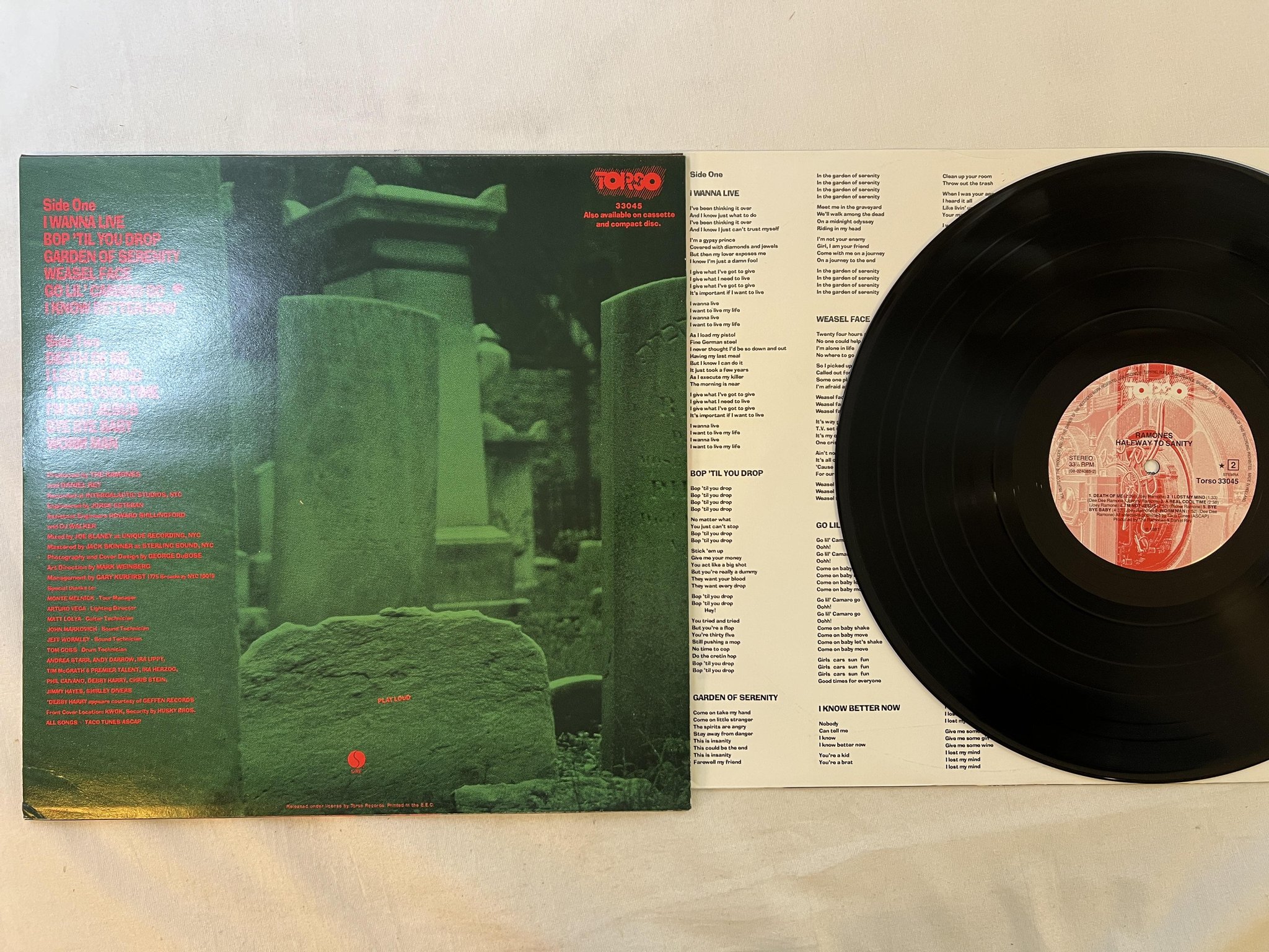 Omslagsbild för skivan RAMONES halfway to sanity LP -87 Hol Torso 33045