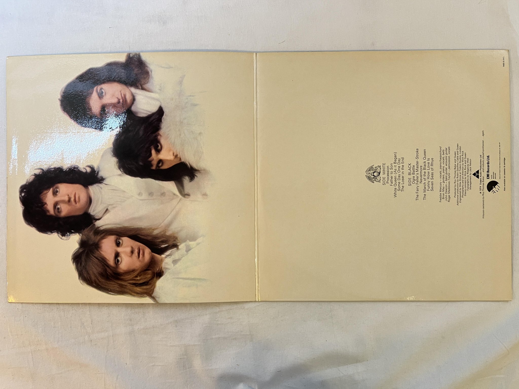 Omslagsbild för skivan QUEEN queen II LP -74 UK EMI EMA 767