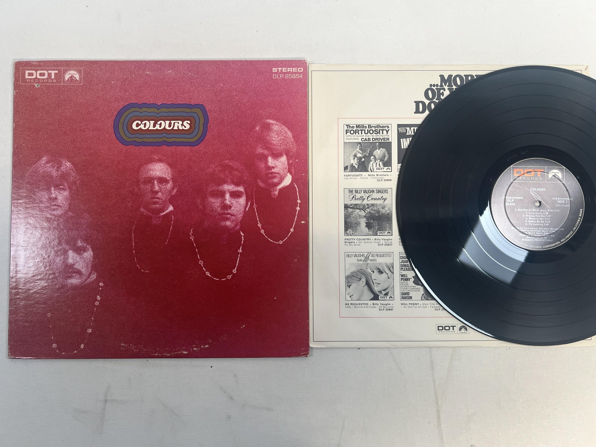 Omslagsbild för skivan COLOURS s/t LP -68 US DOT DLP 25854