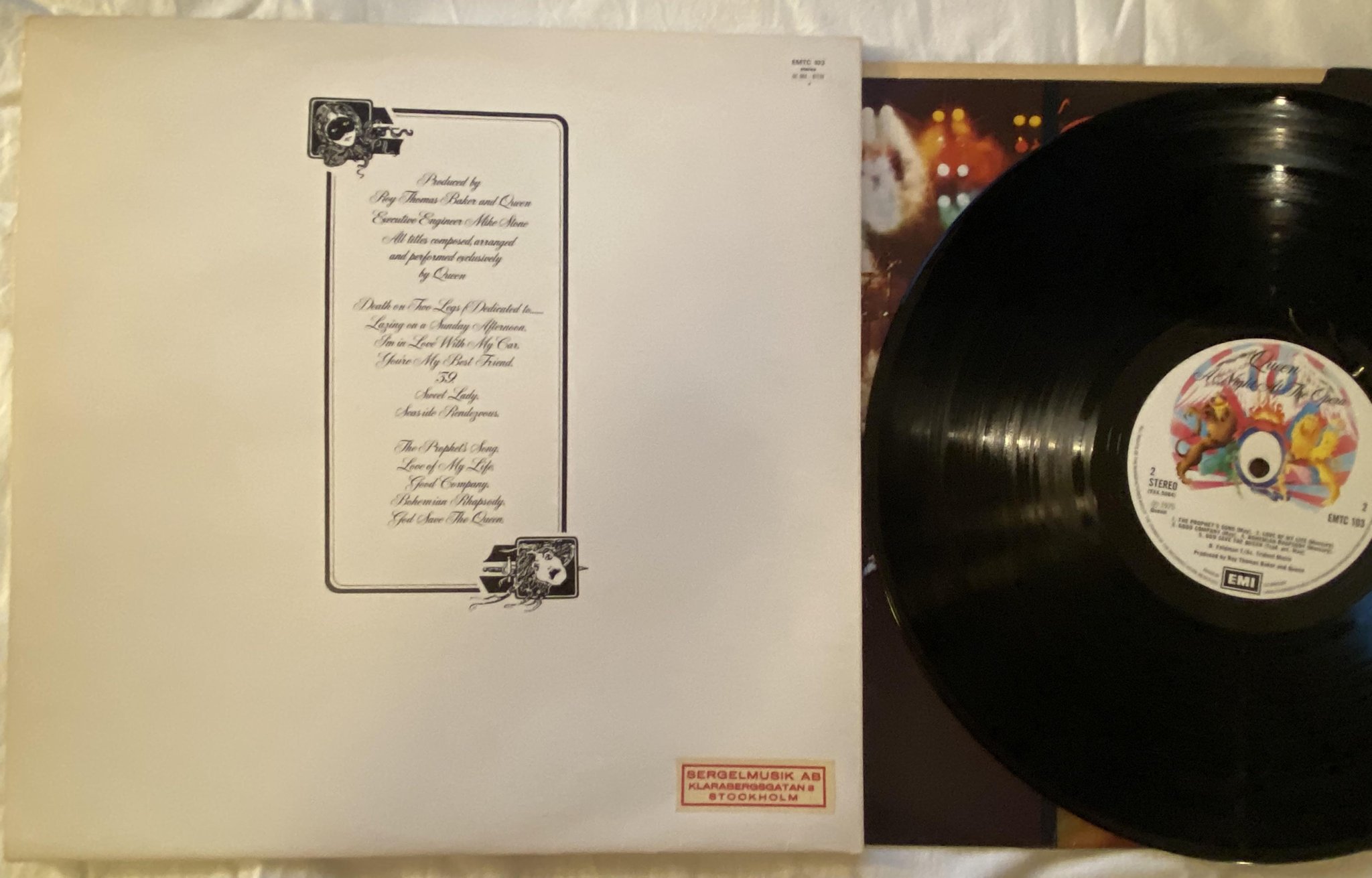 Omslagsbild för skivan QUEEN a night at the opera LP -75 UK EMI EMTC 103