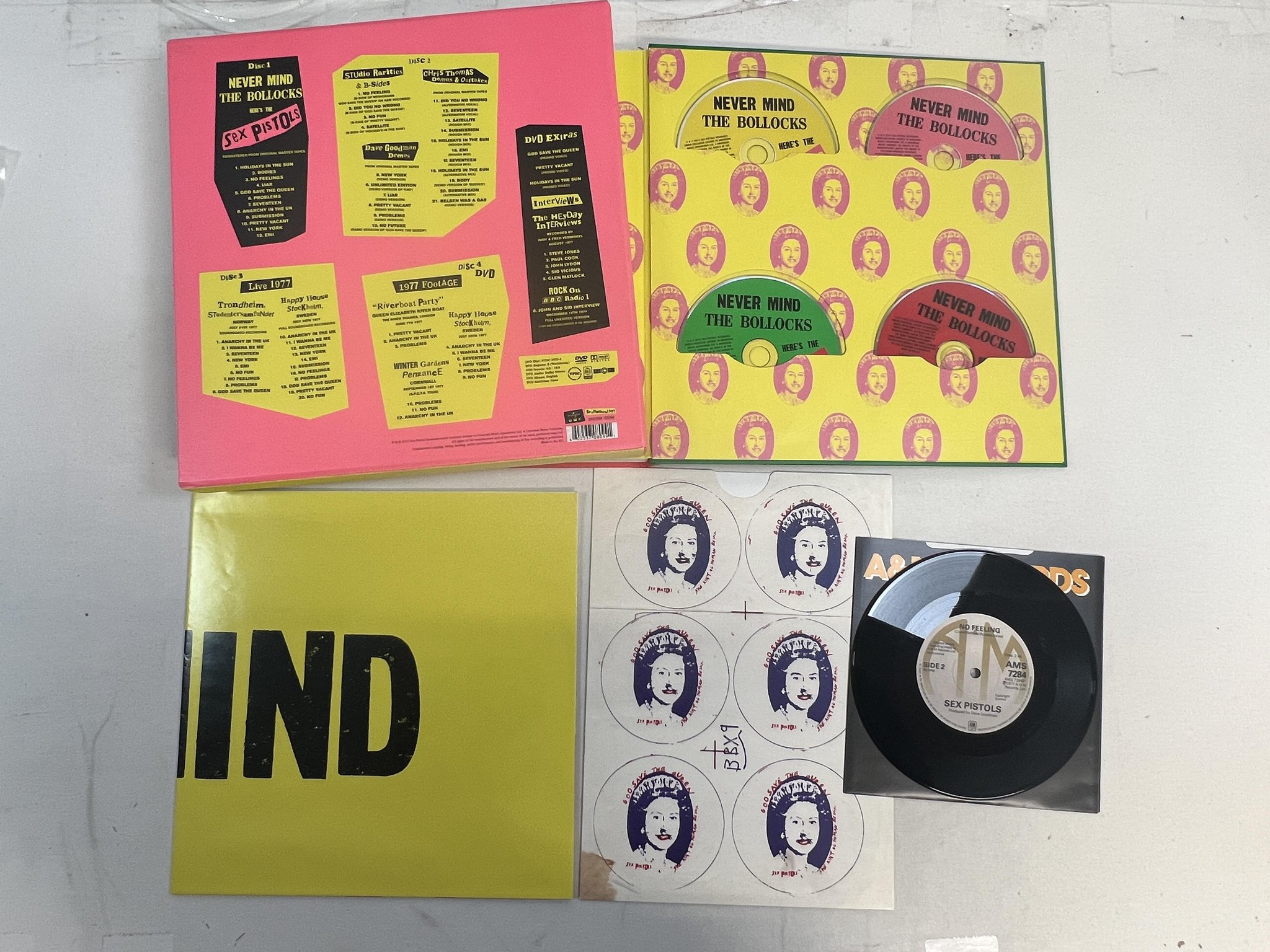 Omslagsbild för skivan SEX PISTOLS Never Mind The Bollocks, Here's The BOX SET 2012 UNIVERSAL * YEAH *