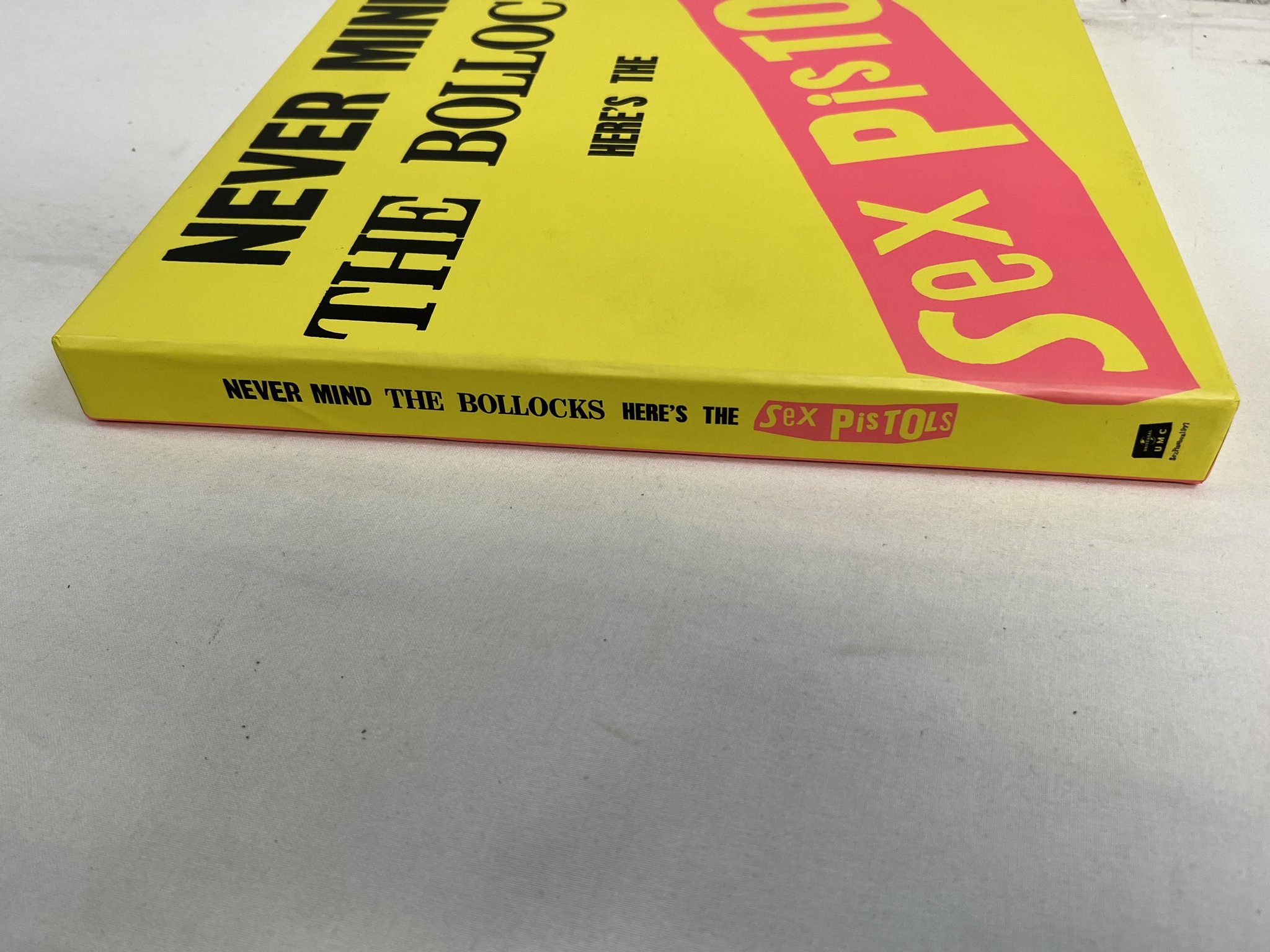 Omslagsbild för skivan SEX PISTOLS Never Mind The Bollocks, Here's The BOX SET 2012 UNIVERSAL * YEAH *
