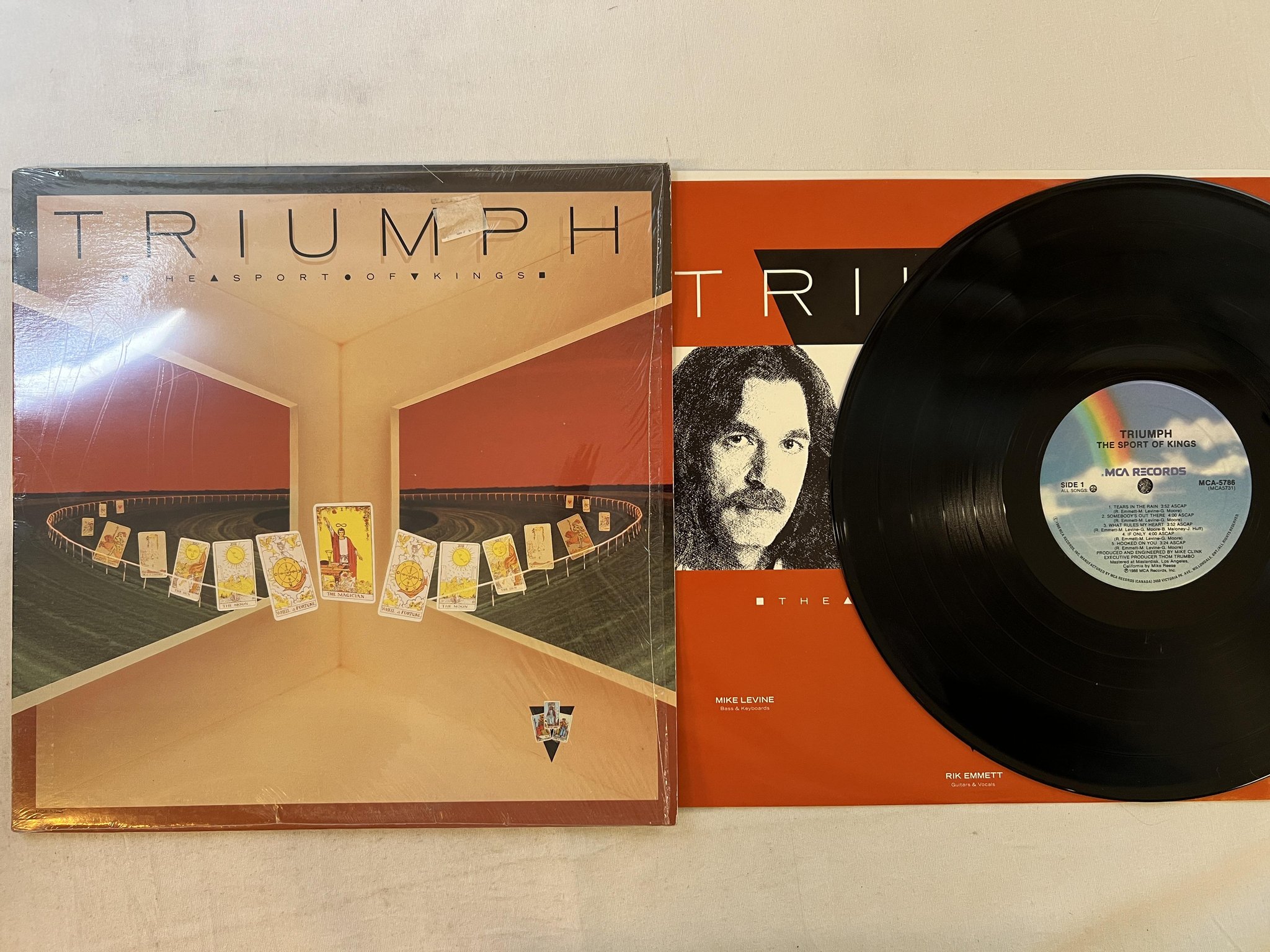 Omslagsbild för skivan TRIUMPH the sport of kings LP -86 Can MCA 5786