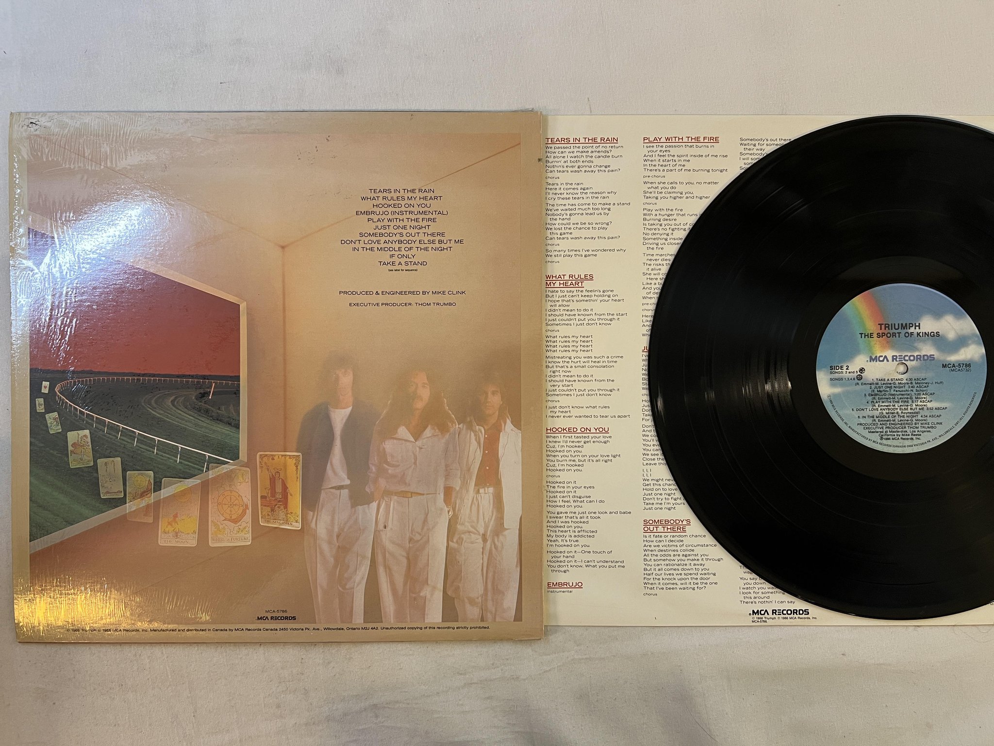 Omslagsbild för skivan TRIUMPH the sport of kings LP -86 Can MCA 5786