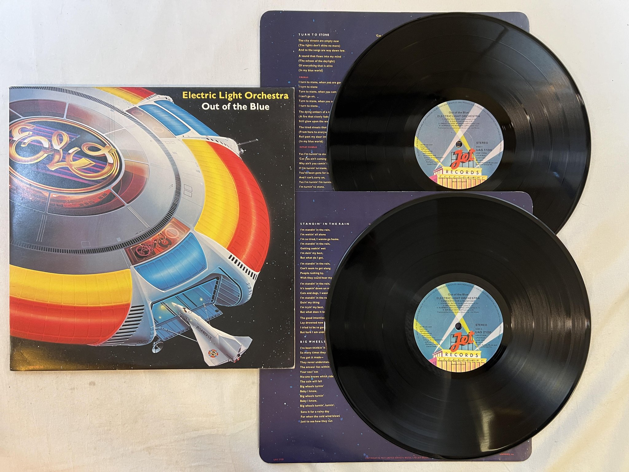 Omslagsbild för skivan ELECTRIC LIGHT ORCHESTRA Out Of The Blue 2xLP -77 UK JET UAR 100