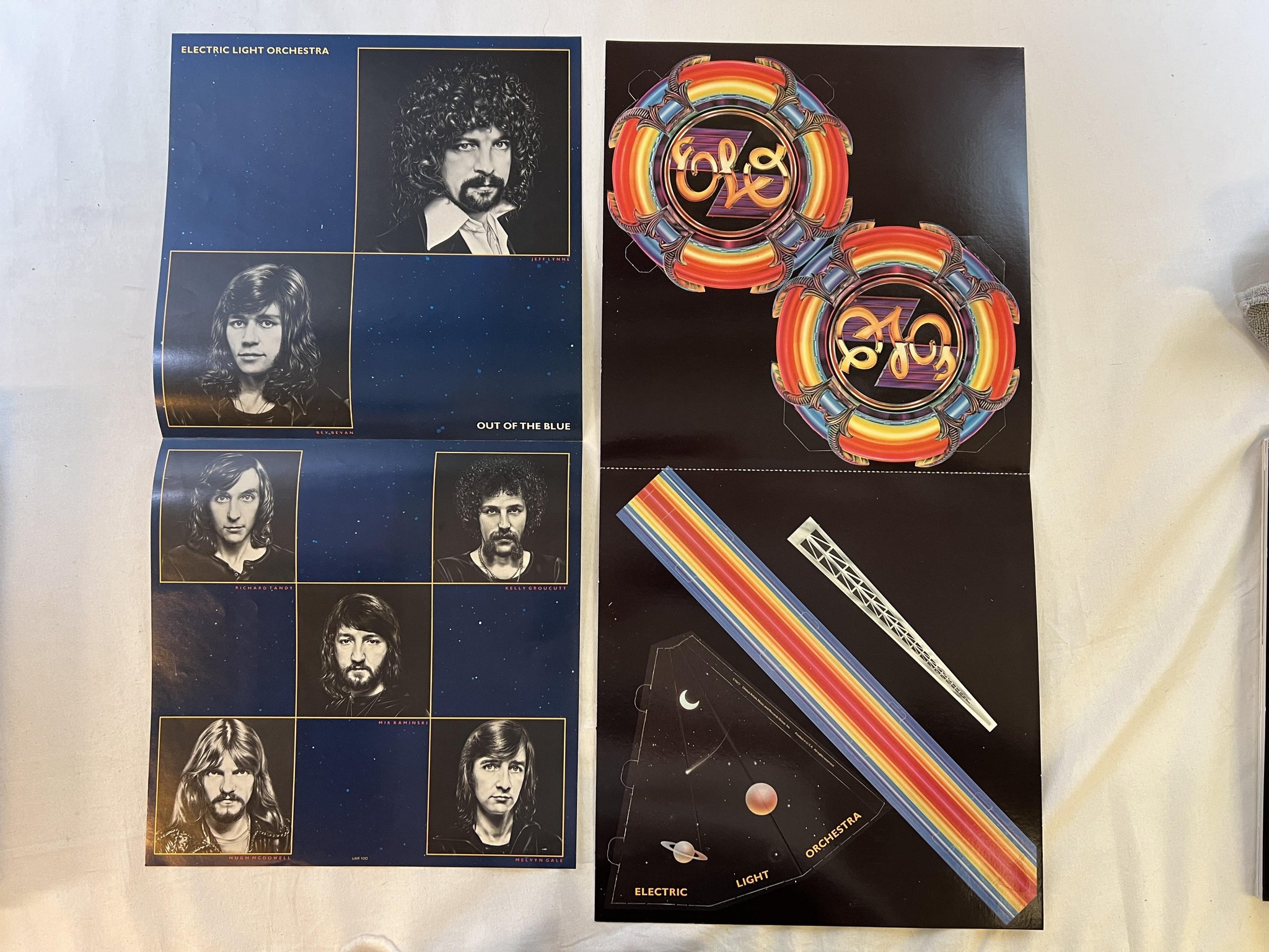 Omslagsbild för skivan ELECTRIC LIGHT ORCHESTRA Out Of The Blue 2xLP -77 UK JET UAR 100