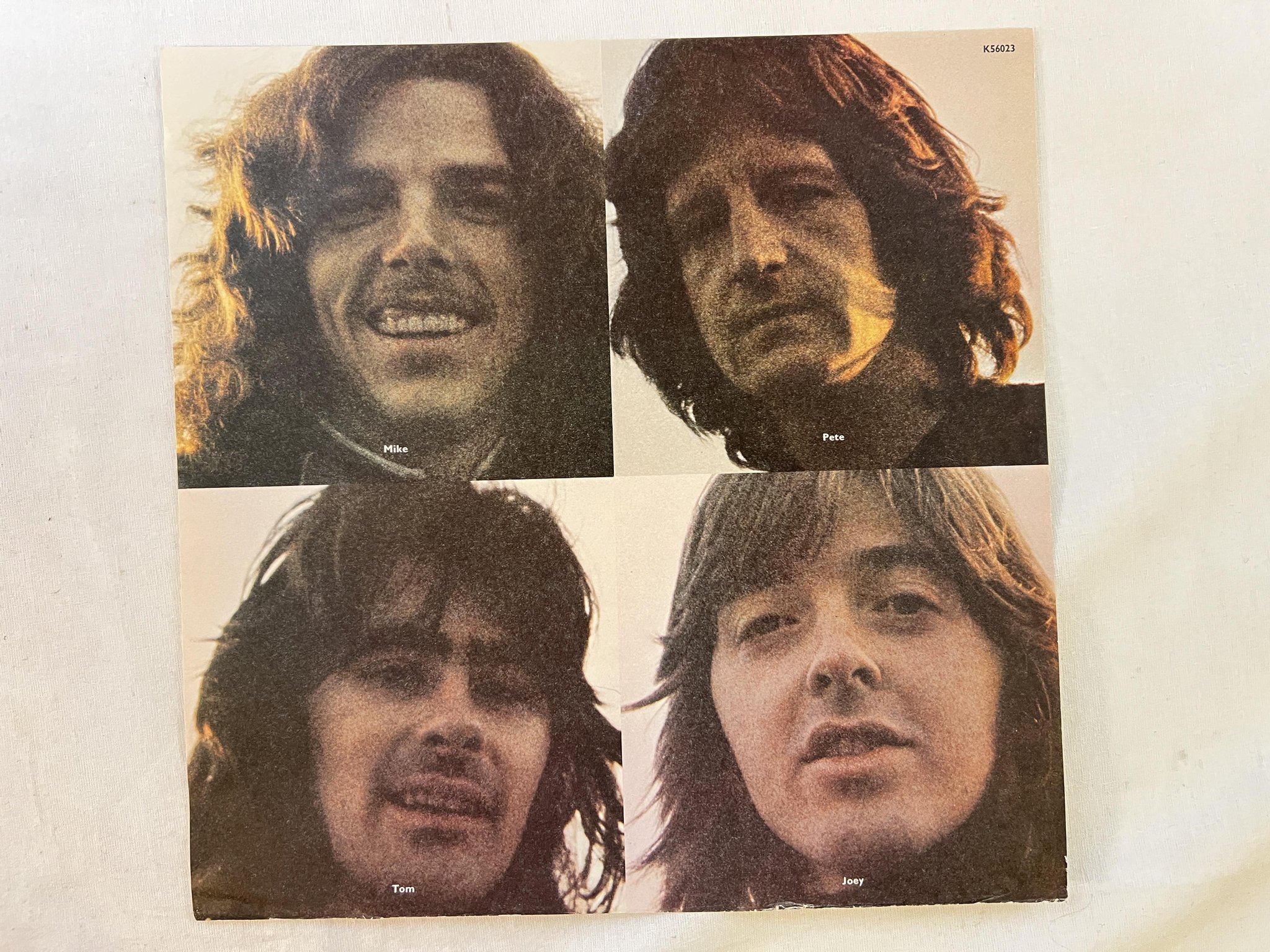 Omslagsbild för skivan BADFINGER s/t LP -74 UK WARNER BROS K 56023