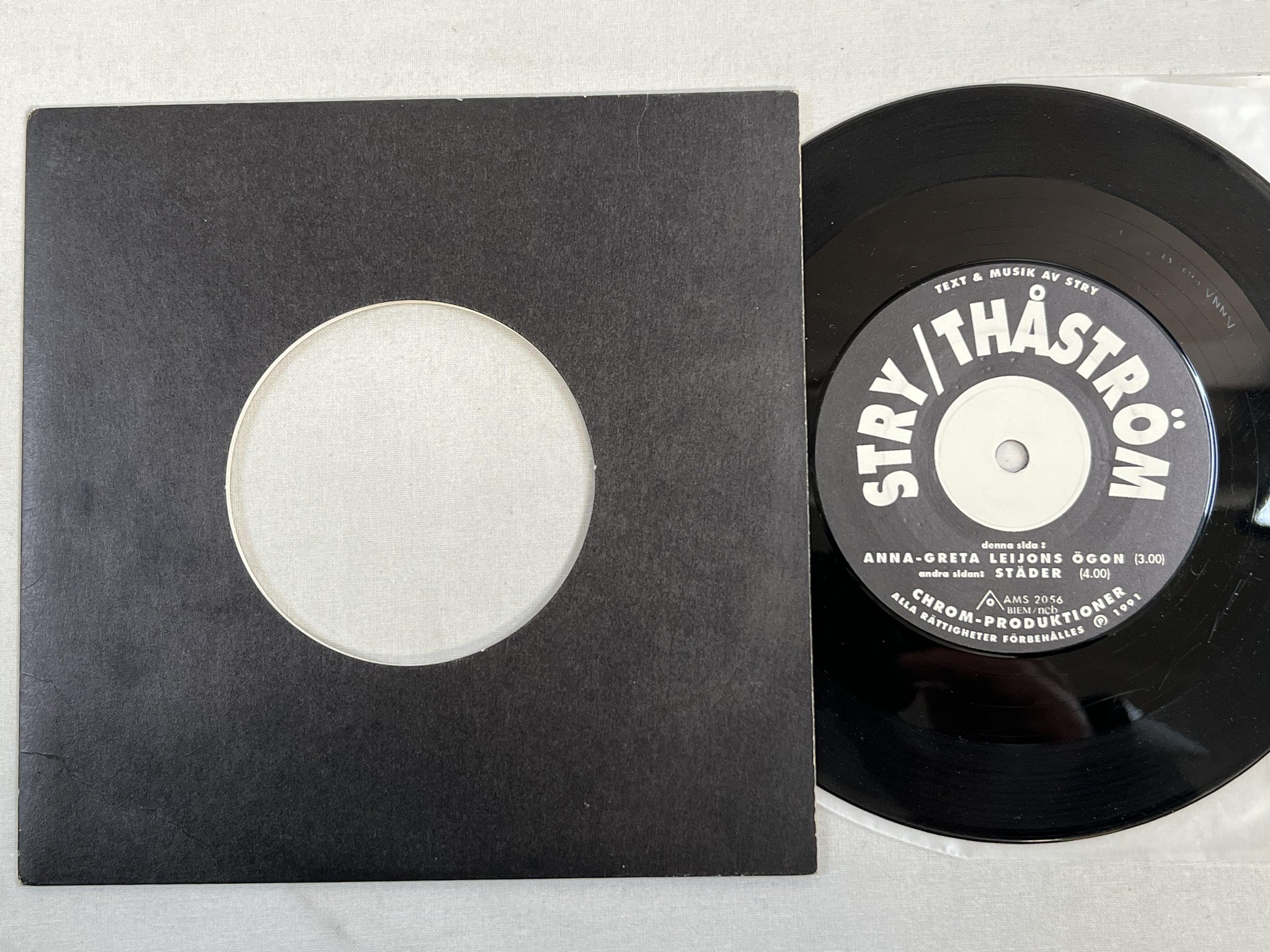 Omslagsbild för skivan STRY / THÅSTRÖM städer 7"single -91 AMALTHEA AMS 2056 ** solid centre **