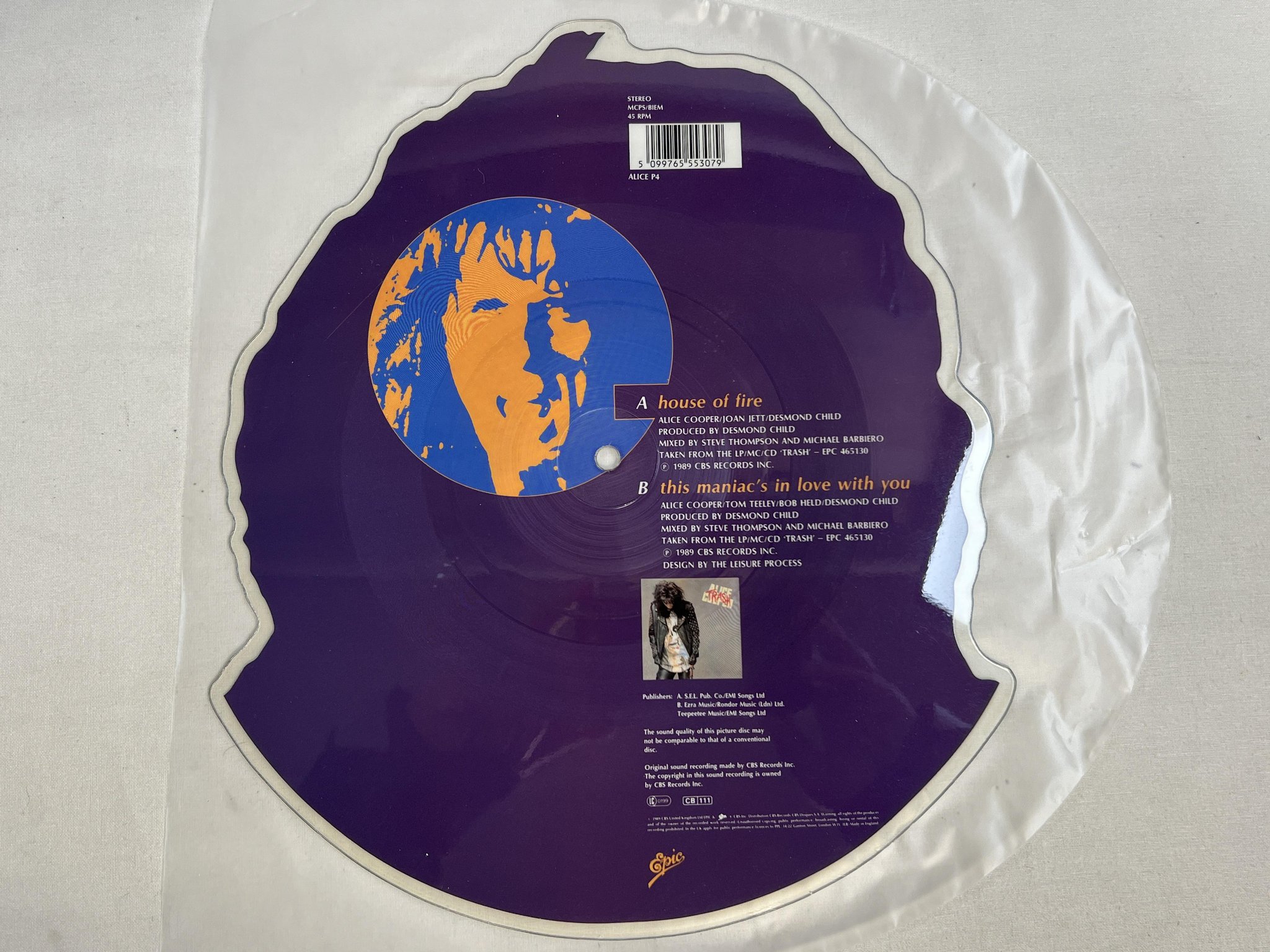 Omslagsbild för skivan ALICE COOPER house of fire 7" picture disc -89 EPIC ALICE P4 ** SIGNED, WOW! **
