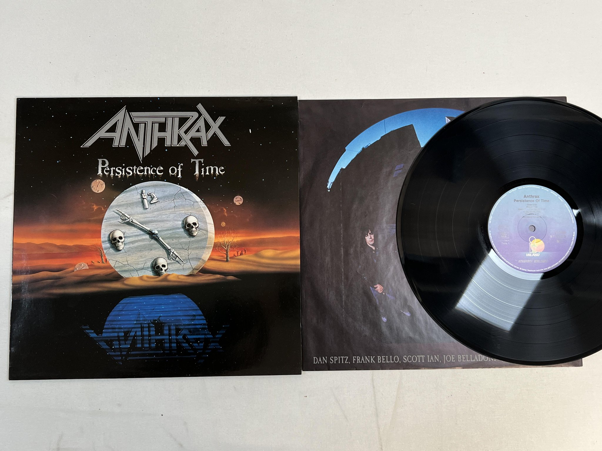 Omslagsbild för skivan ANTHRAX persistance of time LP -90 Ger ISLAND 210929