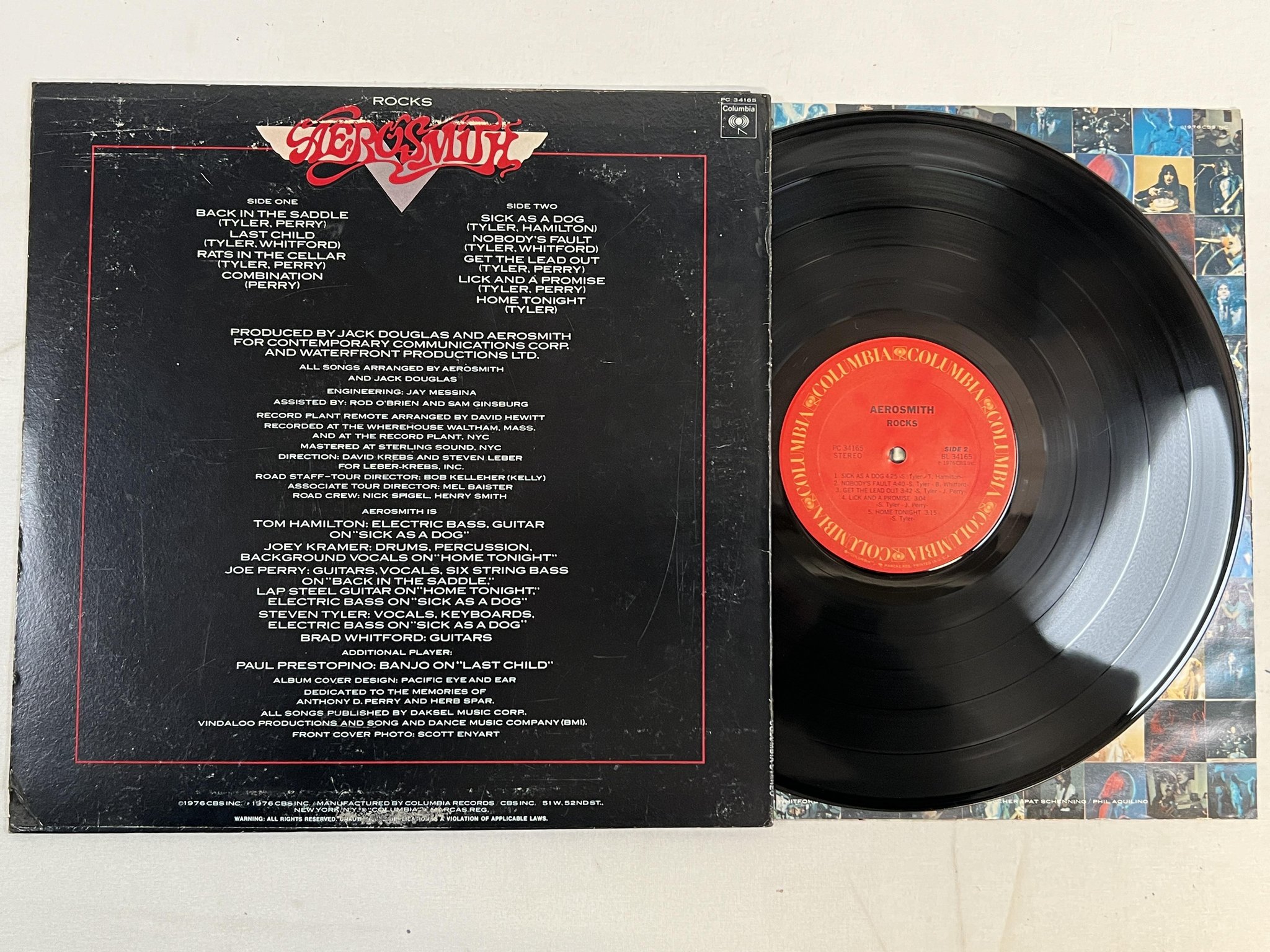 Omslagsbild för skivan AEROSMITH rocks LP -76 US COLUMBIA PC 34165