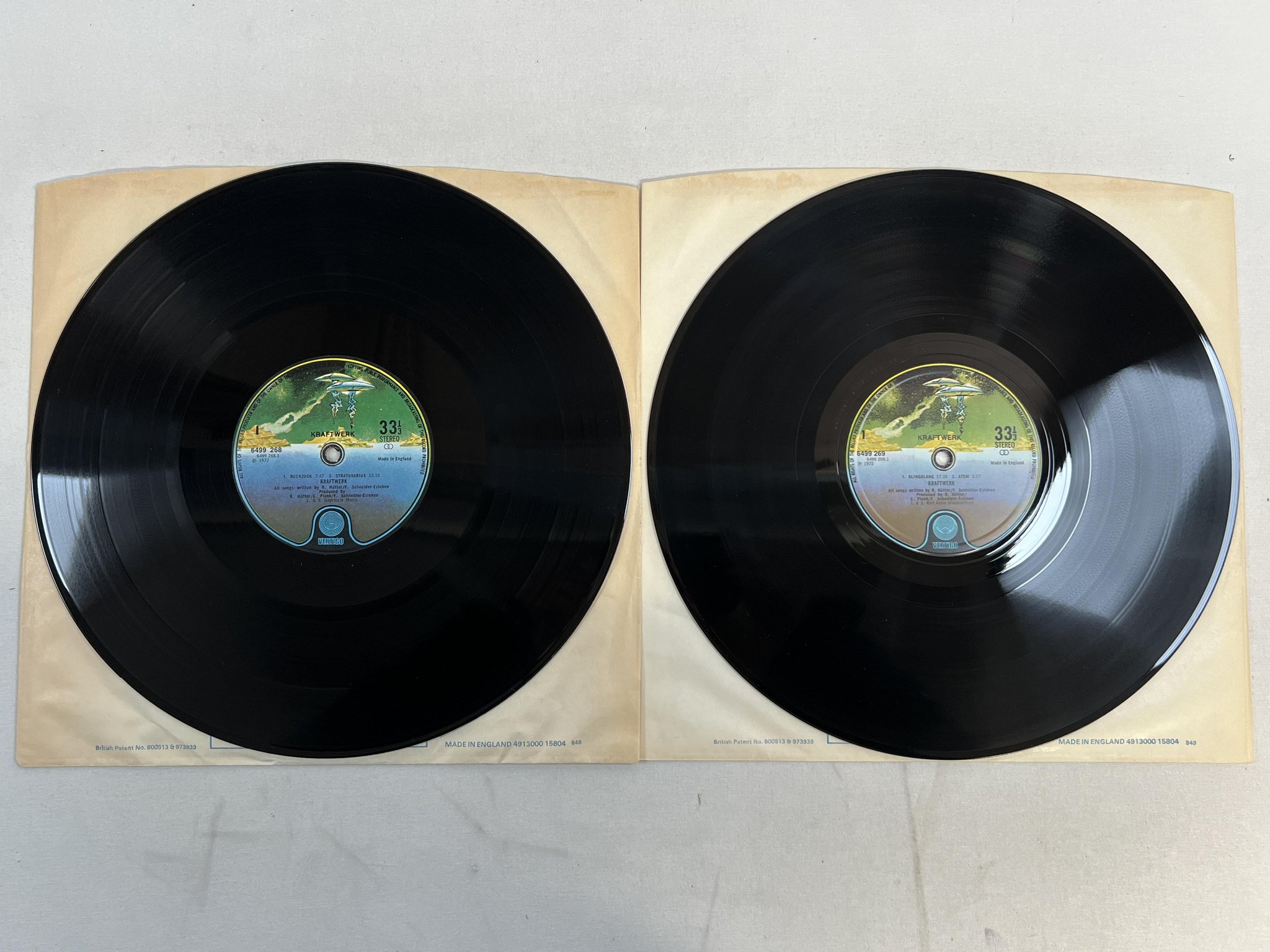 Omslagsbild för skivan KRAFTWERK s/t 2xLP -73 UK VERTIGO spaceship 6641 077
