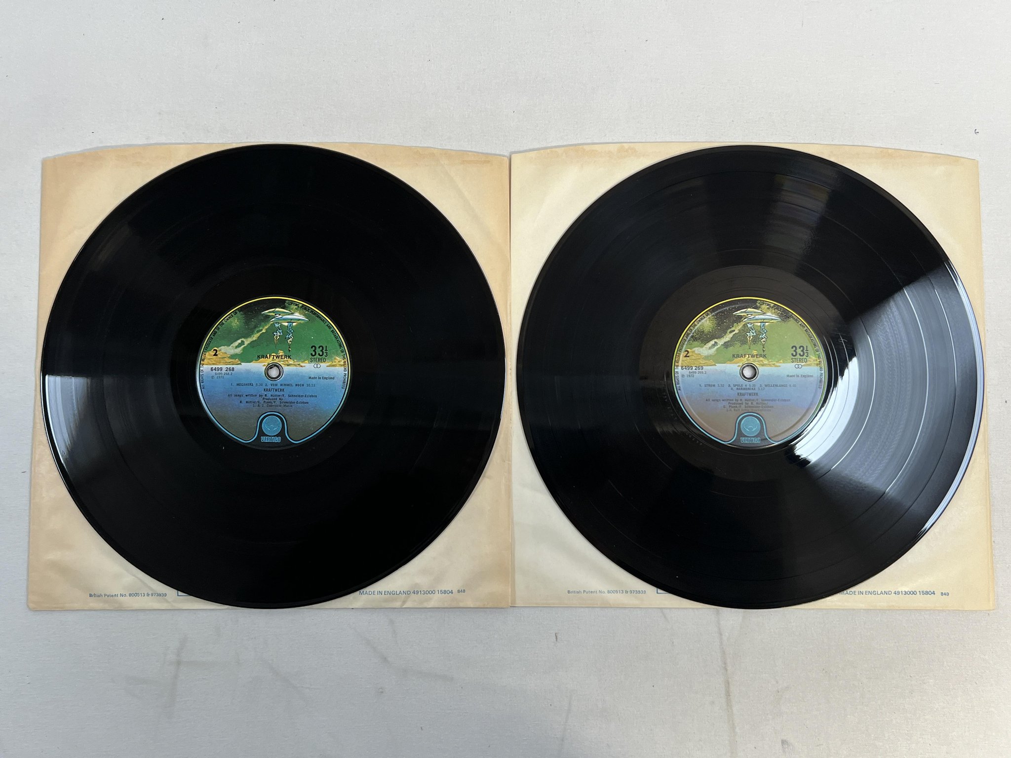 Omslagsbild för skivan KRAFTWERK s/t 2xLP -73 UK VERTIGO spaceship 6641 077