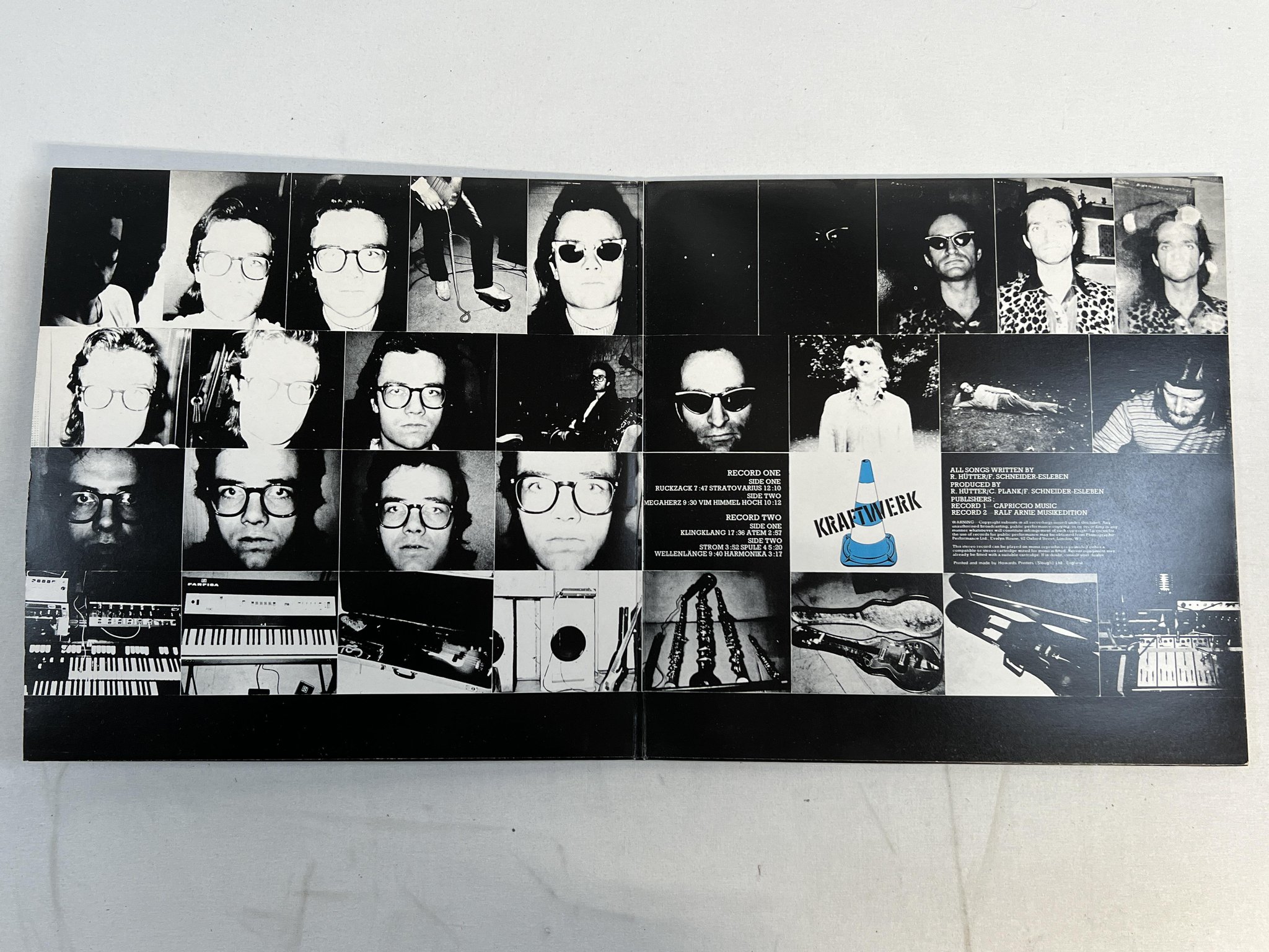 Omslagsbild för skivan KRAFTWERK s/t 2xLP -73 UK VERTIGO spaceship 6641 077