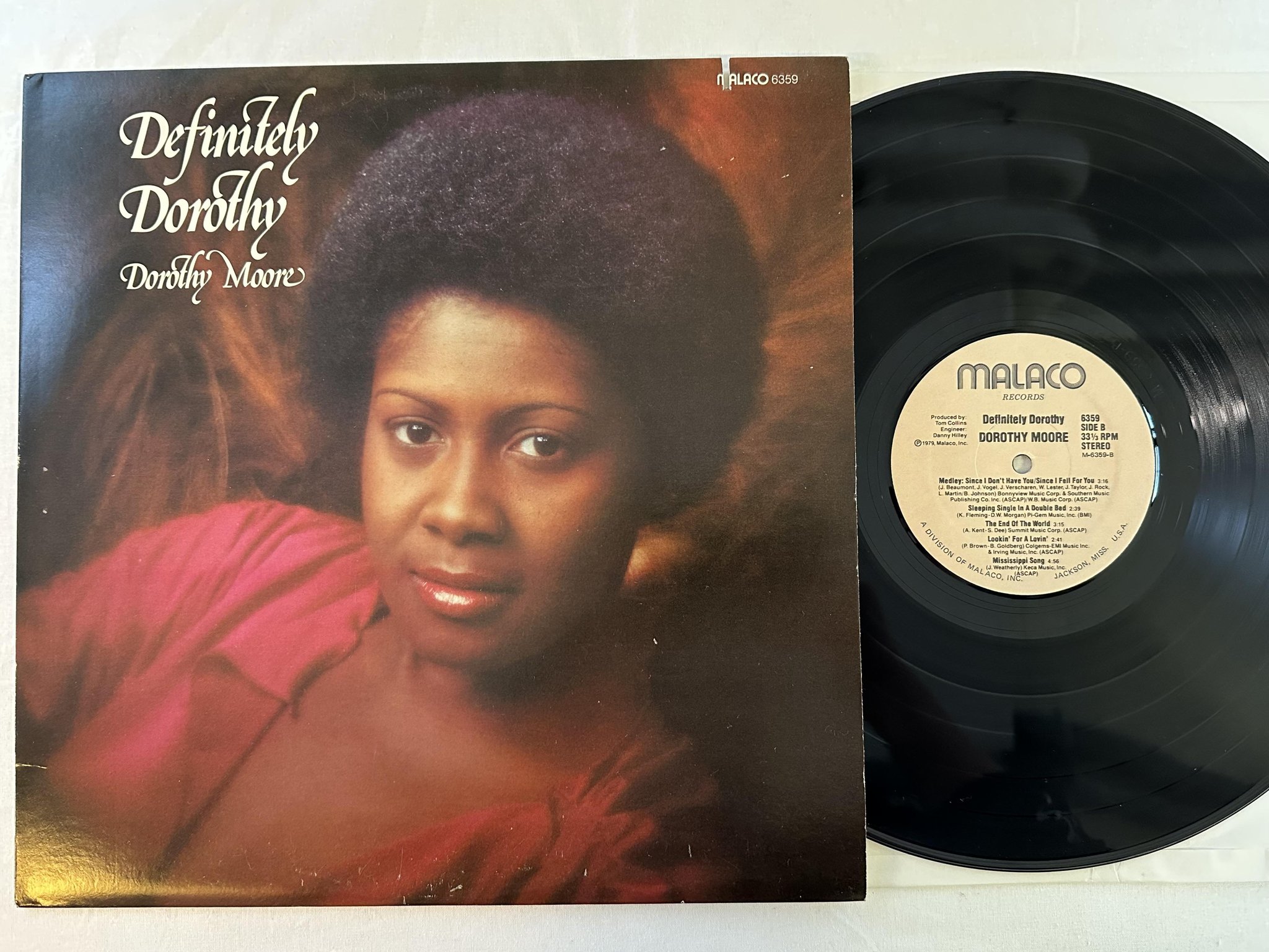 Omslagsbild för skivan DOROTHY MOORE Definitely Dorothy LP -79 US MALACO 6359