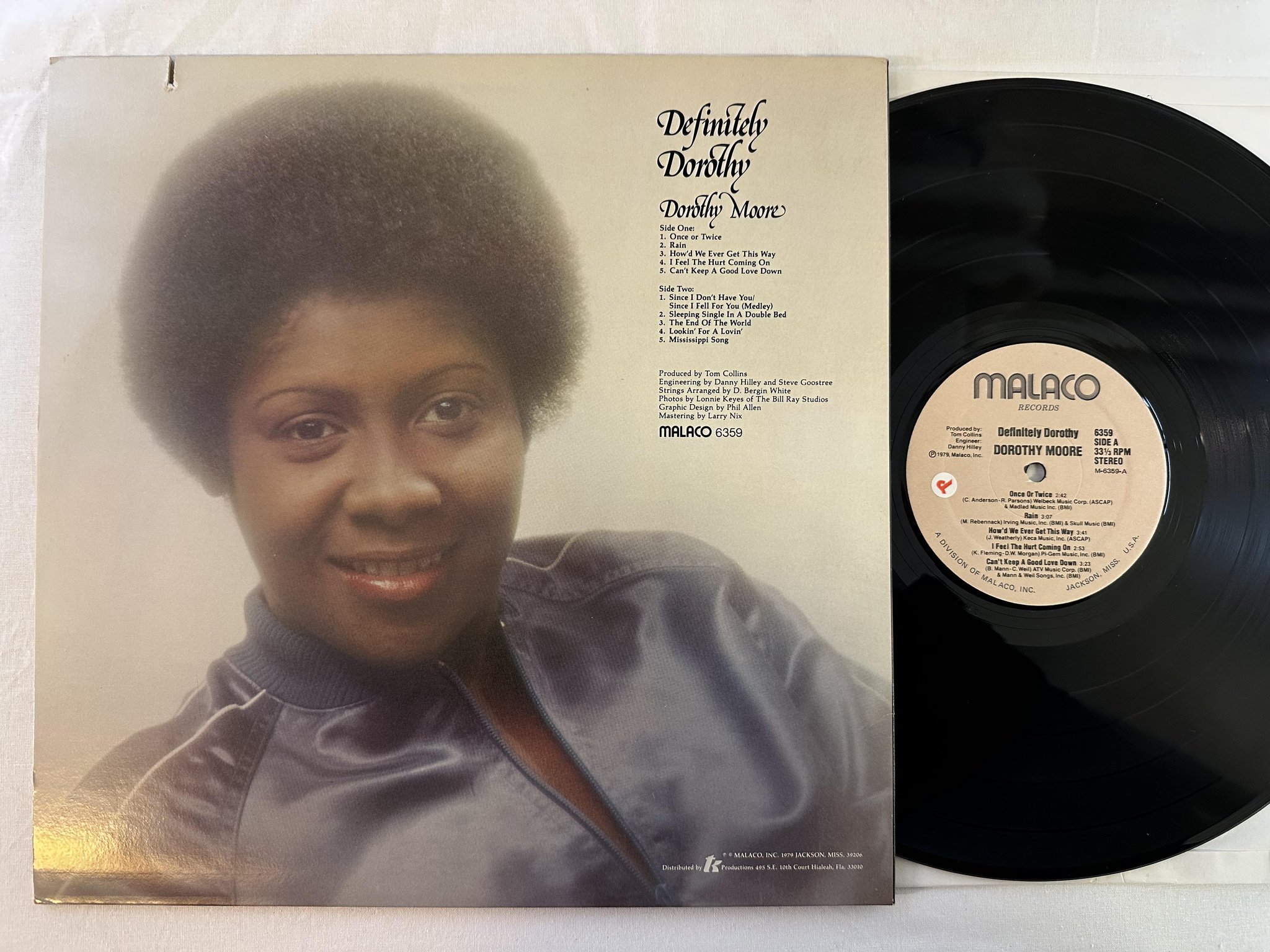 Omslagsbild för skivan DOROTHY MOORE Definitely Dorothy LP -79 US MALACO 6359