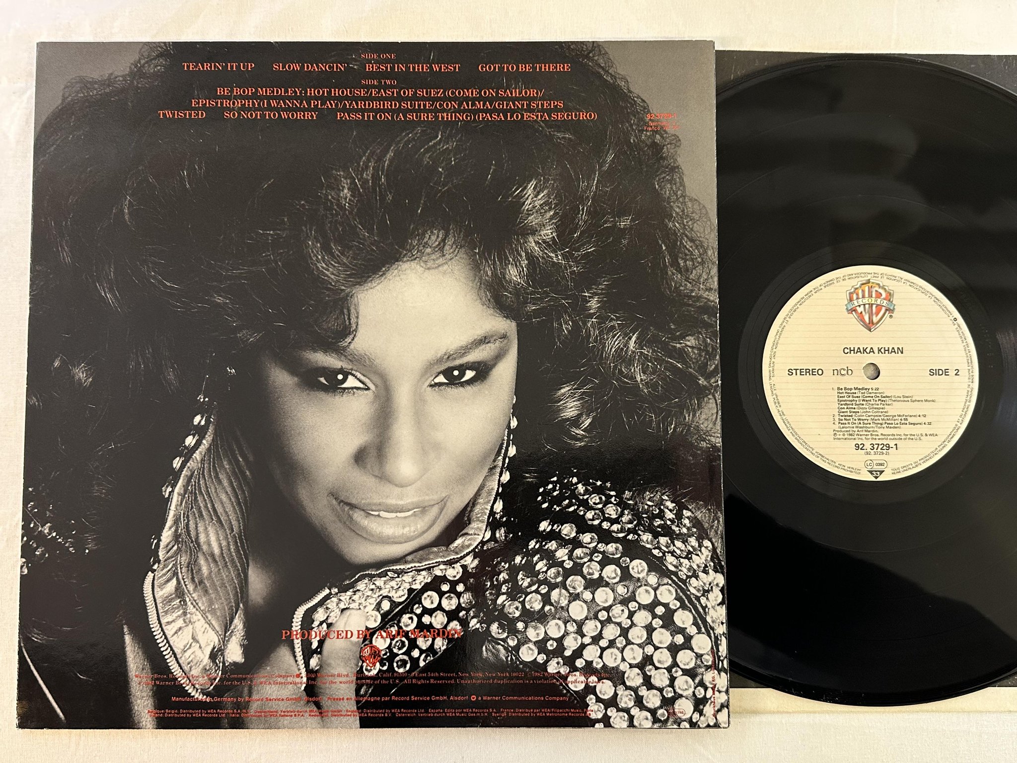 Omslagsbild för skivan CHAKA KHAN s/t LP -82 ncb WARNER BROS 923729-1