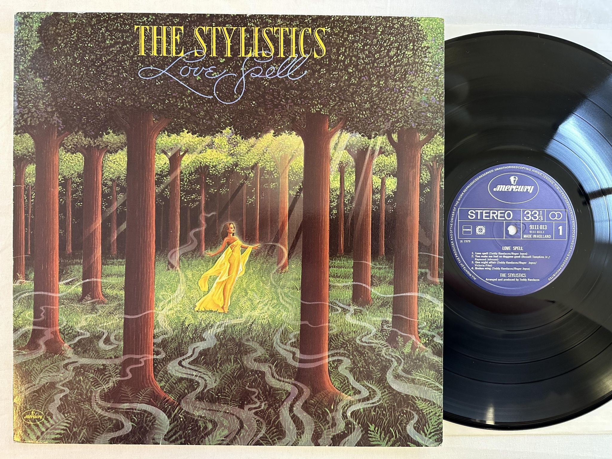 Omslagsbild för skivan THE STYLISTICS love spell LP -79 Hol MERCURY 9111 013