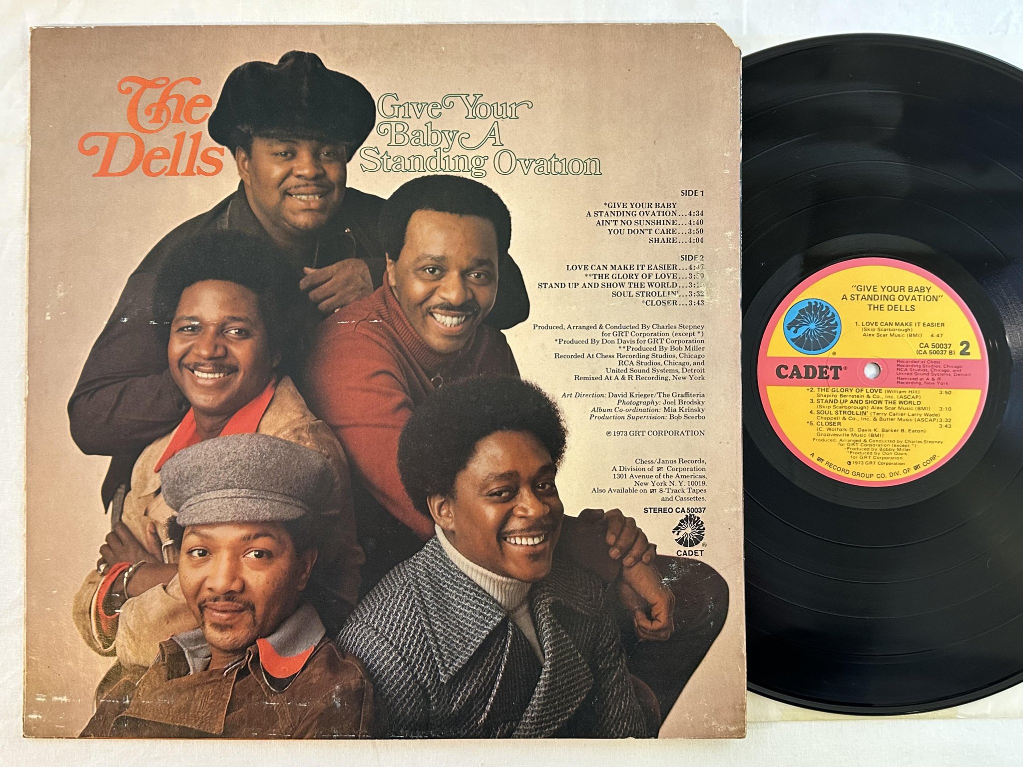 Omslagsbild för skivan THE DELLS give your baby a standing ovation LP -73 US CADET CA 50037