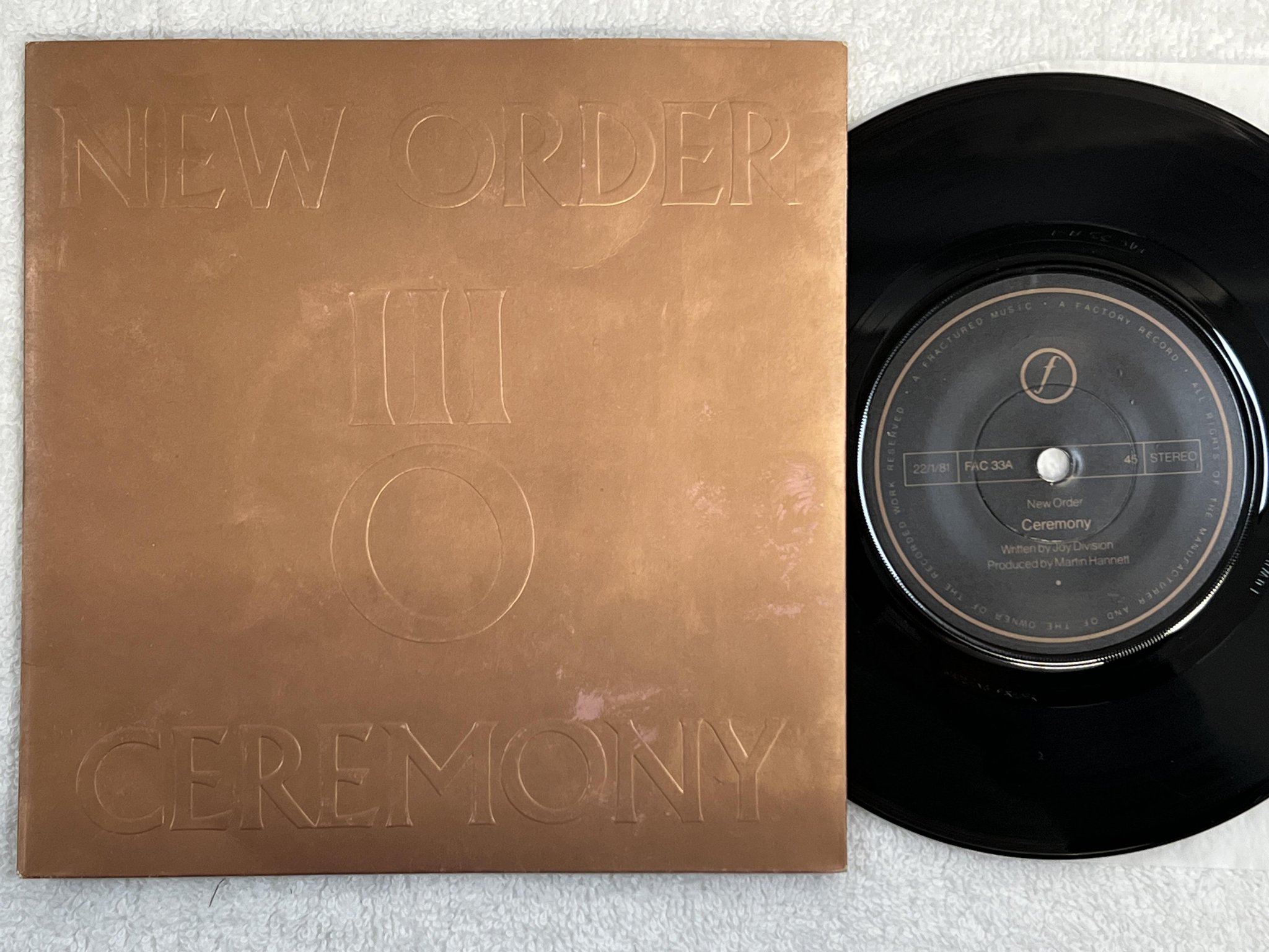 Omslagsbild för skivan NEW ORDER ceremony 7" -81 UK FACTORY FAC 33 DAMONT PRESSING