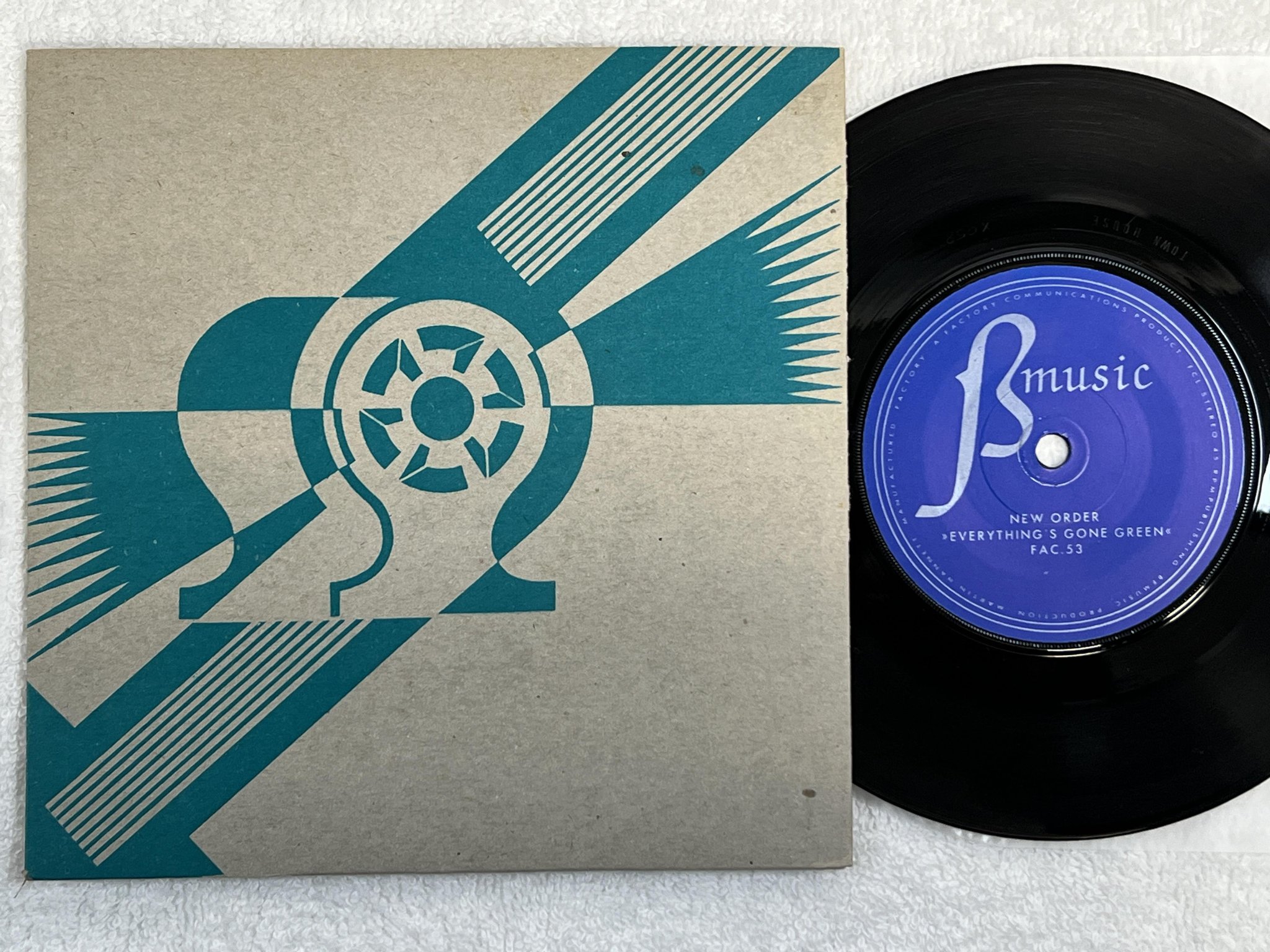 Omslagsbild för skivan NEW ORDER procession 7" -81 UK FACTORY FAC 53