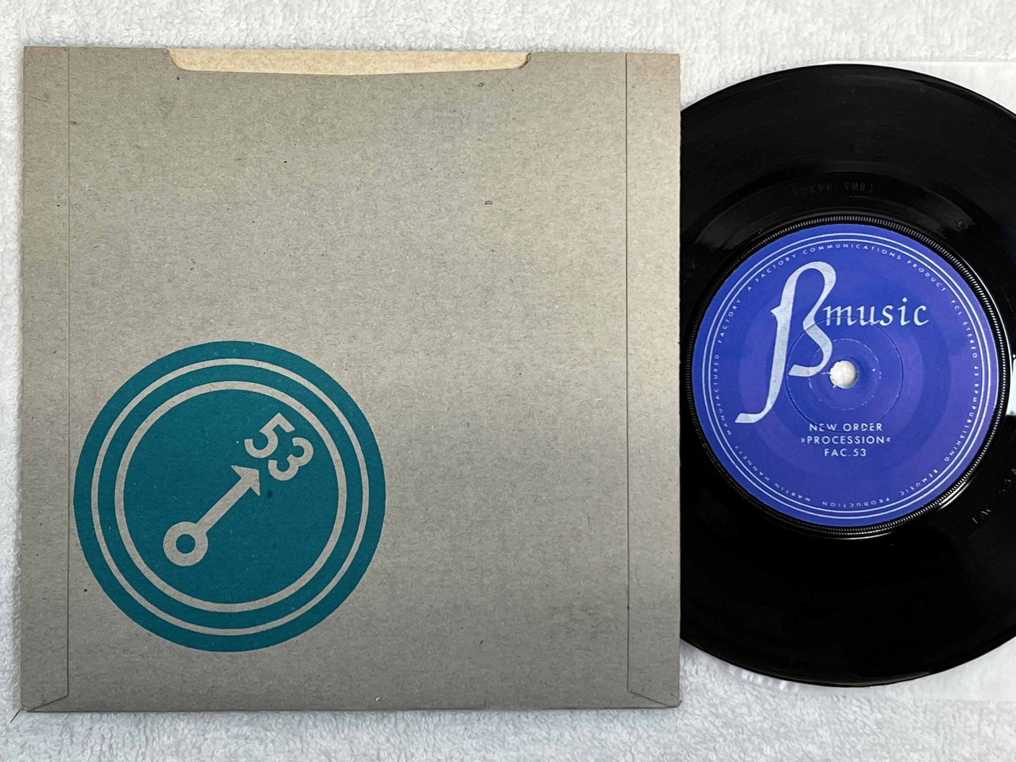 Omslagsbild för skivan NEW ORDER procession 7" -81 UK FACTORY FAC 53