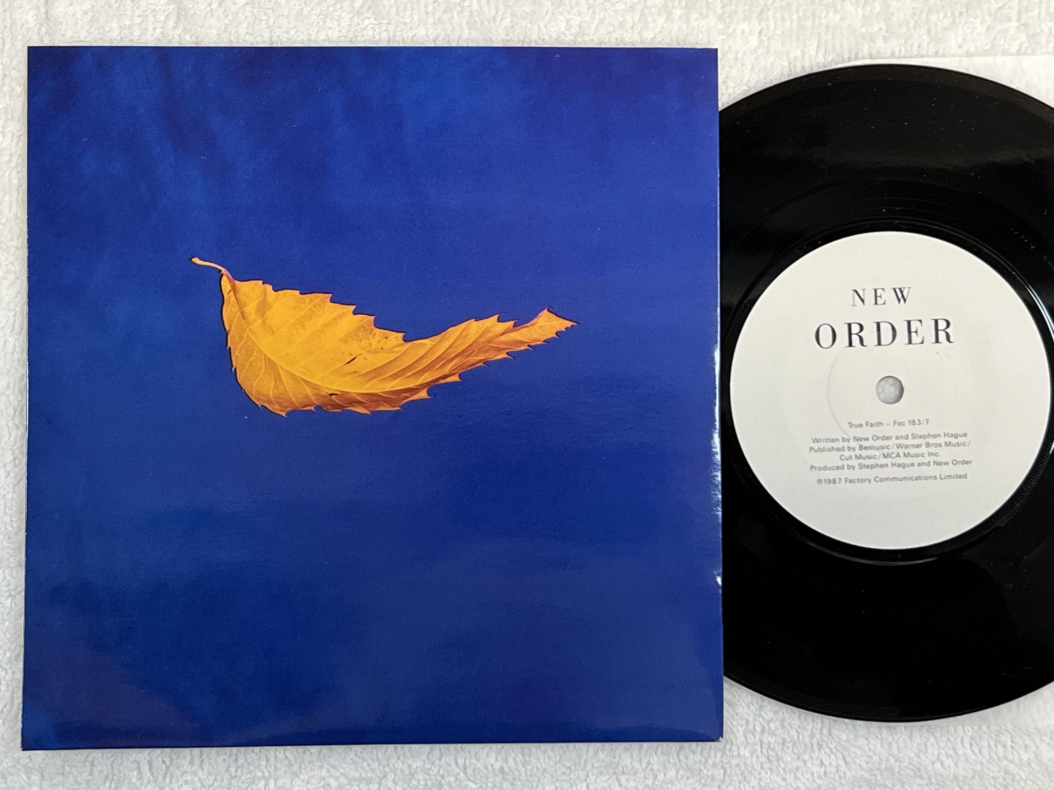 Omslagsbild för skivan NEW ORDER true faith 7" -87 FACTORY FAC 183/7