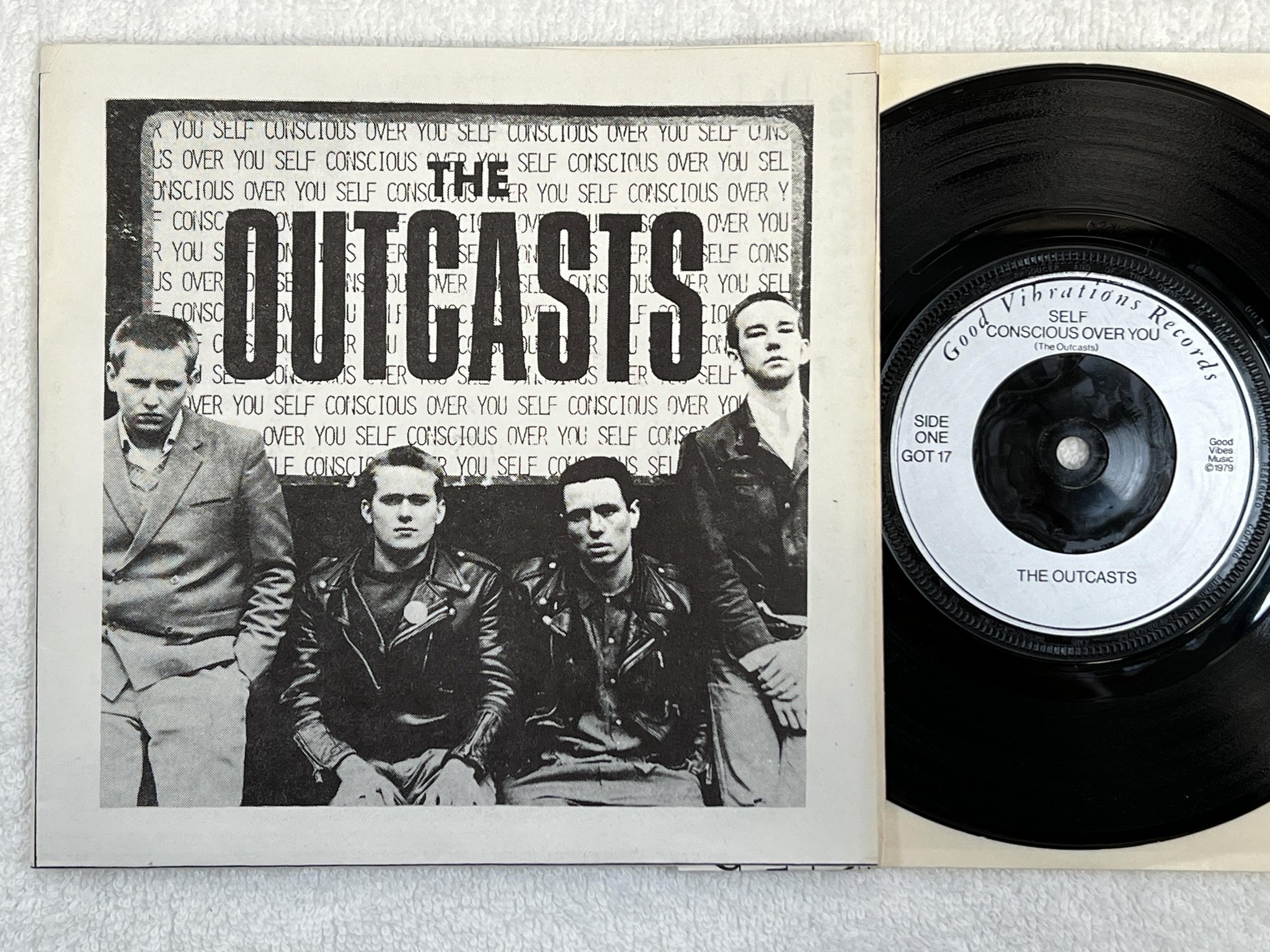 Omslagsbild för skivan THE OUTCASTS Self Conscious Over You 7" -79 UK GOT 17 *** PUNK ROCK ***