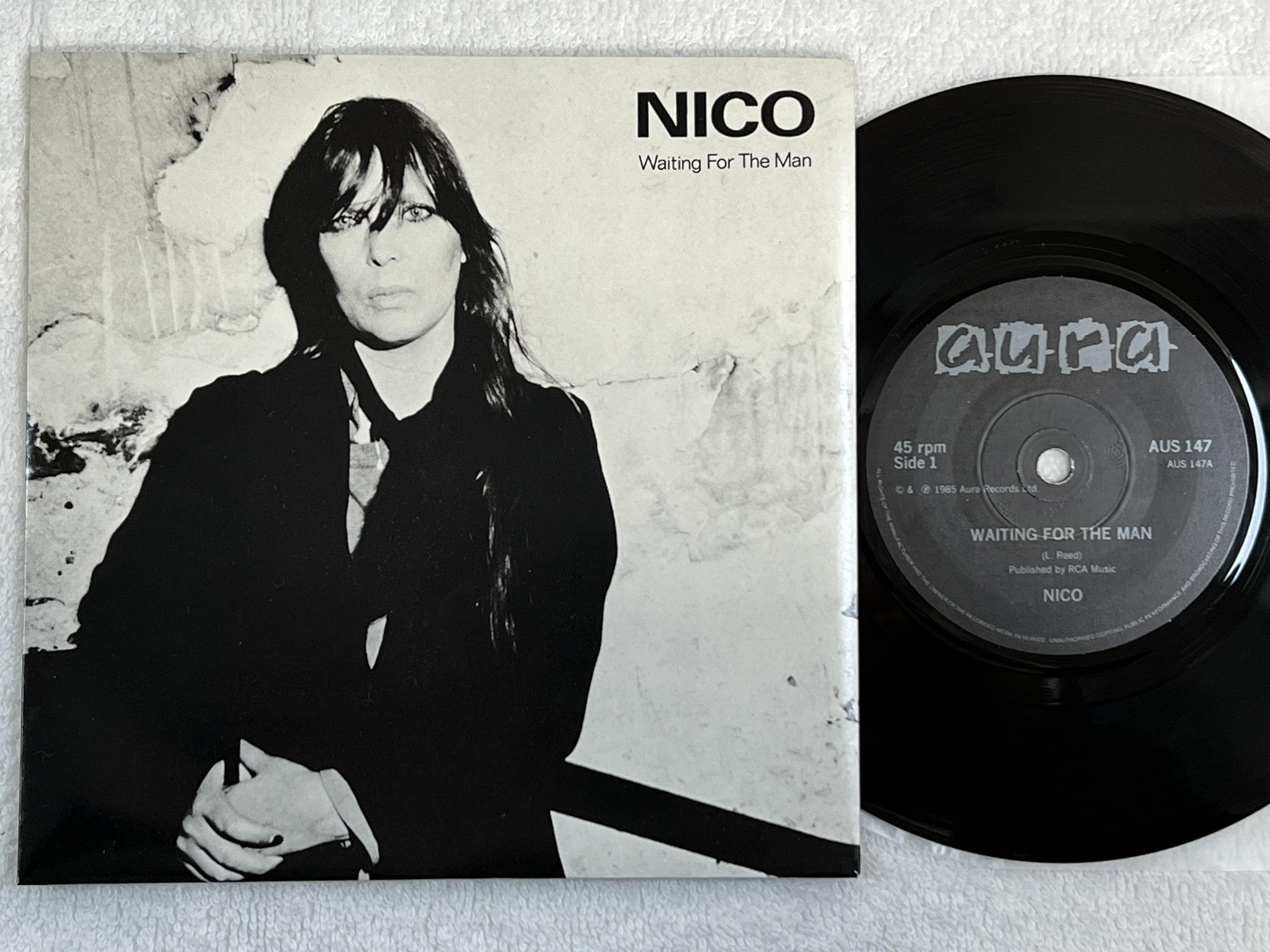 Omslagsbild för skivan NICO waiting for the man 7" -85 UK aura AUS 147 ** SNYGG SJUA **