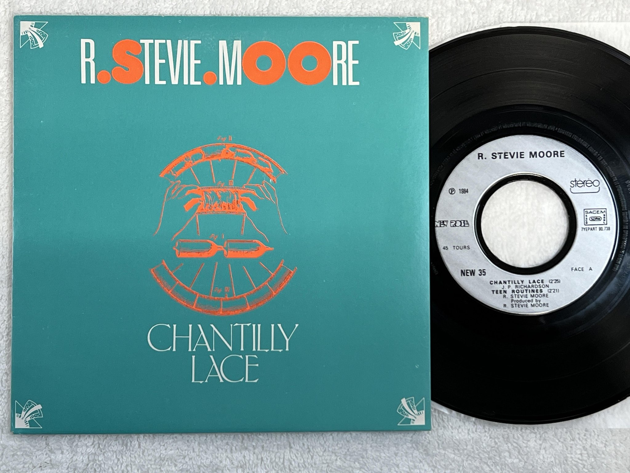 Omslagsbild för skivan R. STEVIE MOORE chantilly lace 7" -84 Fra NEW ROSE NEW 35