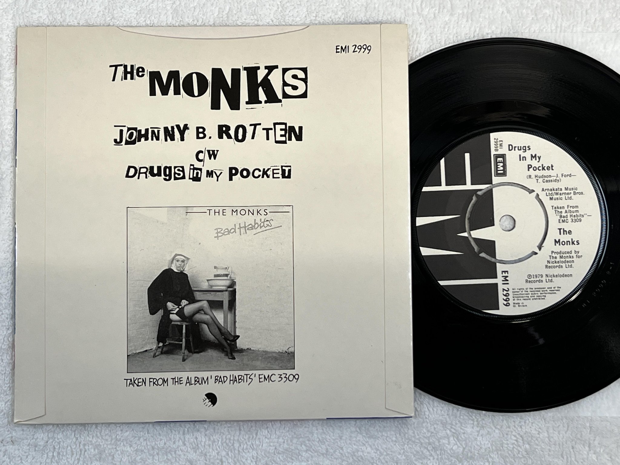 Omslagsbild för skivan THE MONKS Johnny B. Rotten 7" -79 UK emi EMI 2999 *** punk rock ***