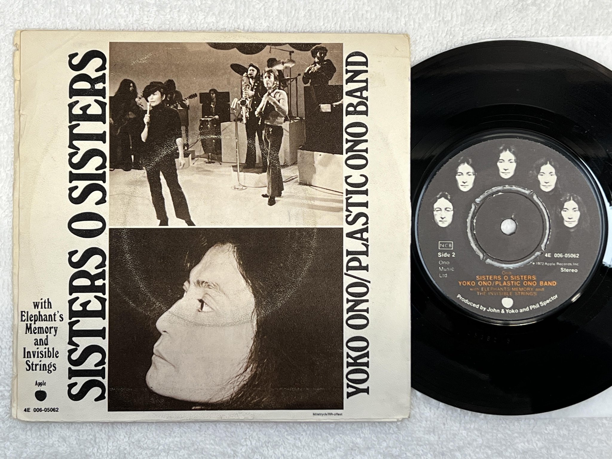 Omslagsbild för skivan JOHN LENNON / PLASTIC ONO BAND Woman Is The... 7" -72 Swe APPLE 4E 006-05062