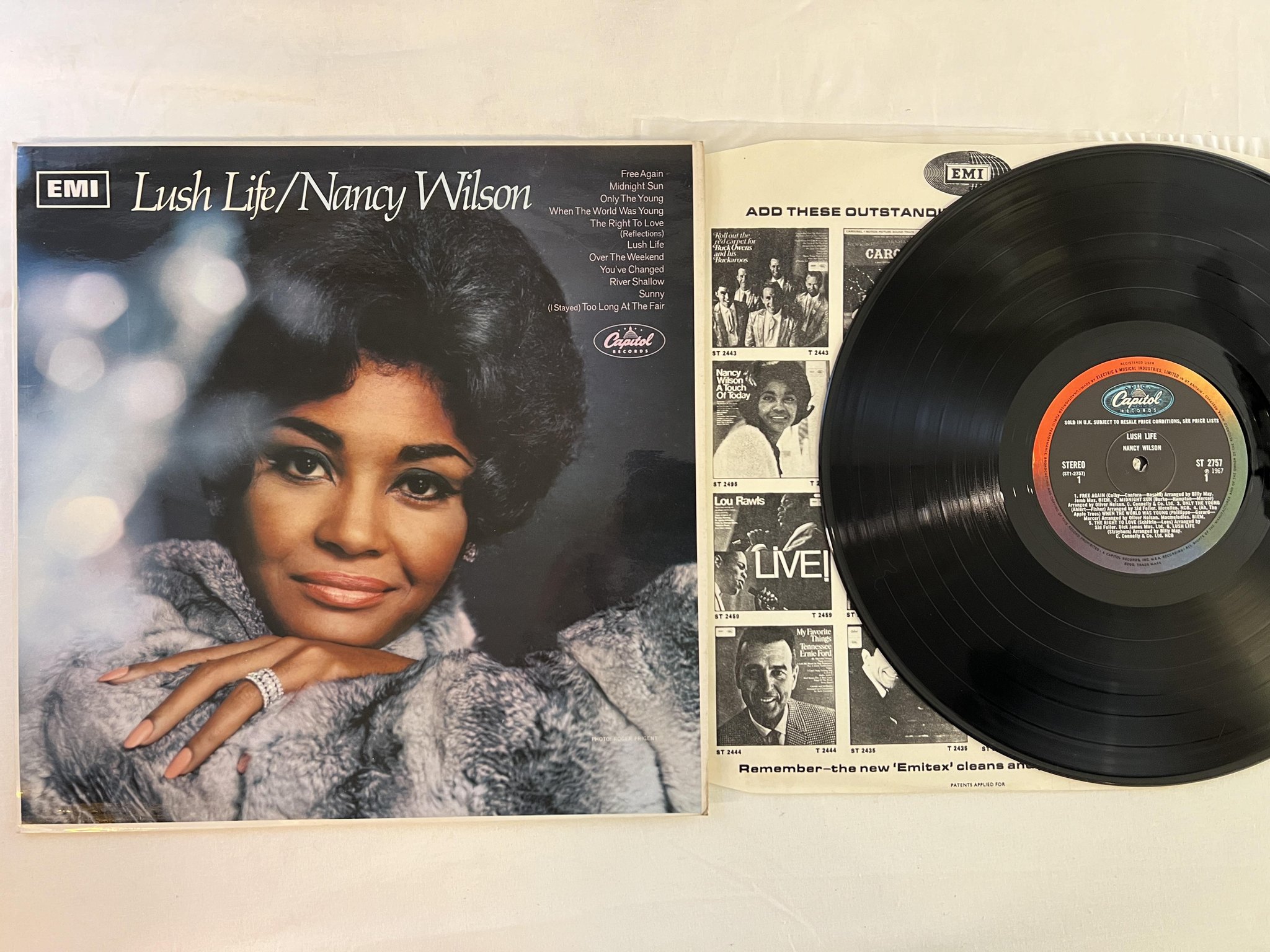 Omslagsbild för skivan NANCY WILSON lush life LP -67 UK CAPITOL ST 2757