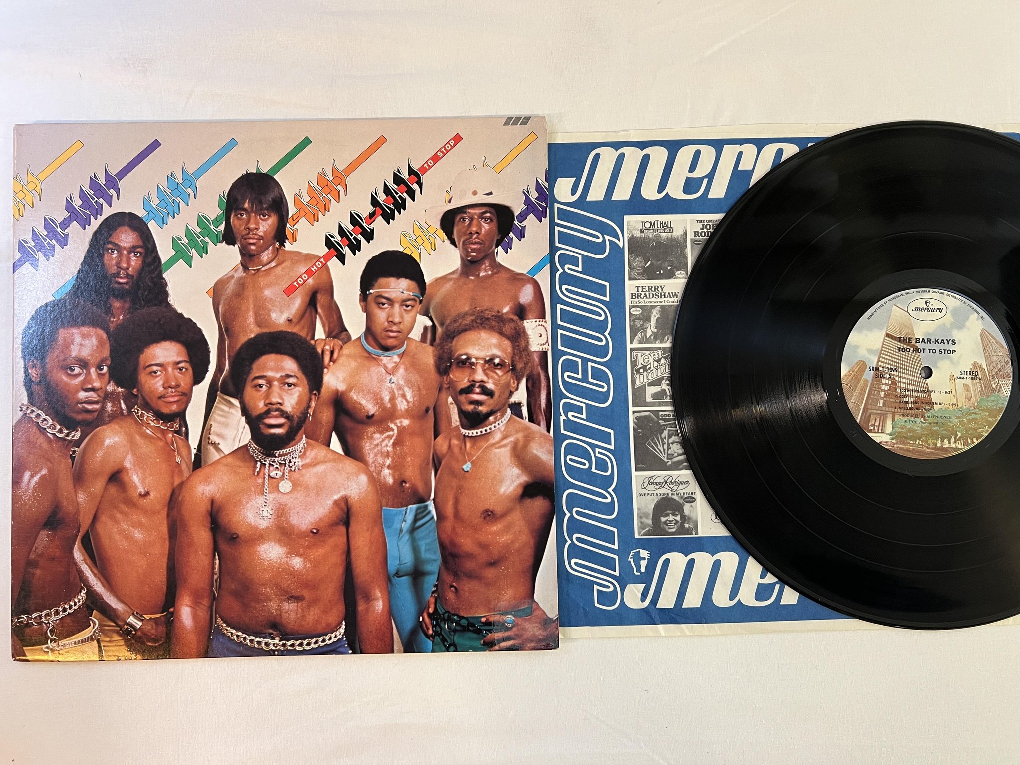 Omslagsbild för skivan THE BAR-KAYS too hot to stop LP -76 US MERCURY SRM-1-1099