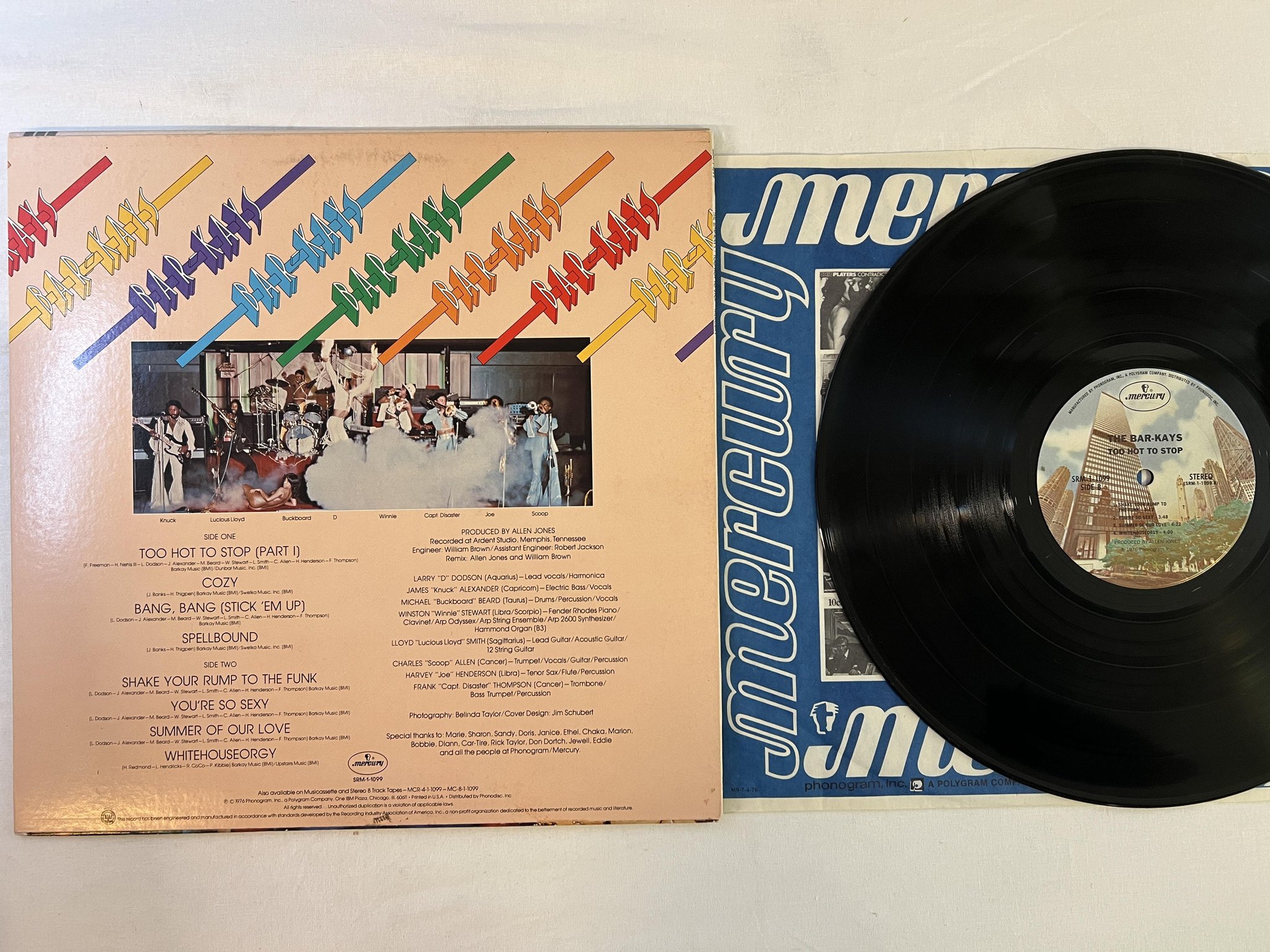 Omslagsbild för skivan THE BAR-KAYS too hot to stop LP -76 US MERCURY SRM-1-1099