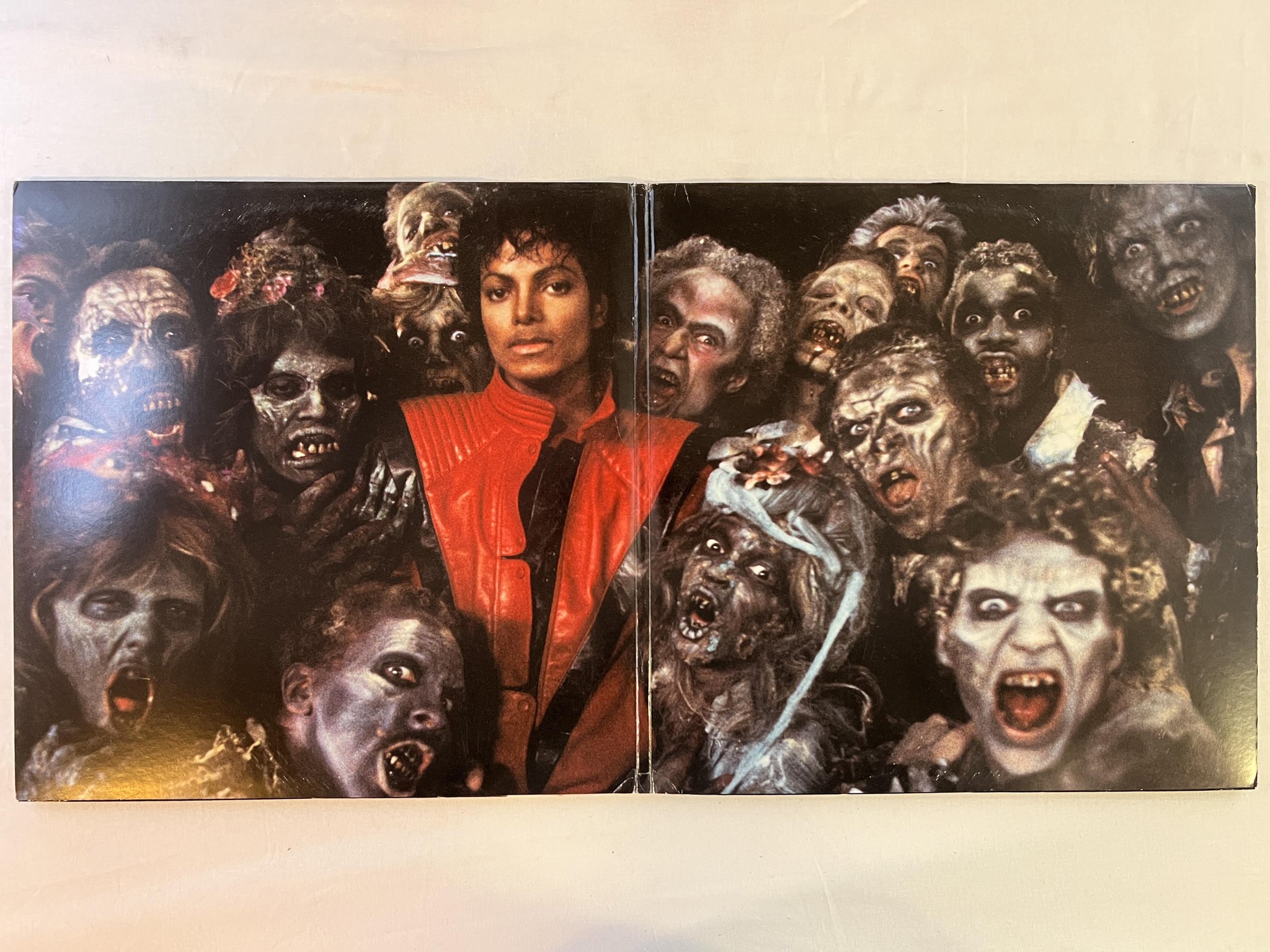 Omslagsbild för skivan MICHAEL JACKSON thriller 25 2xLP 2008 LEGACY 88697 23341 7