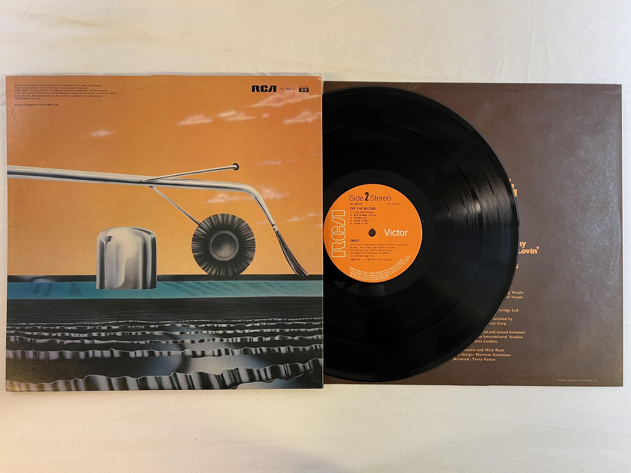 Omslagsbild för skivan SWEET off the record LP -77 UK RCA PL 25072