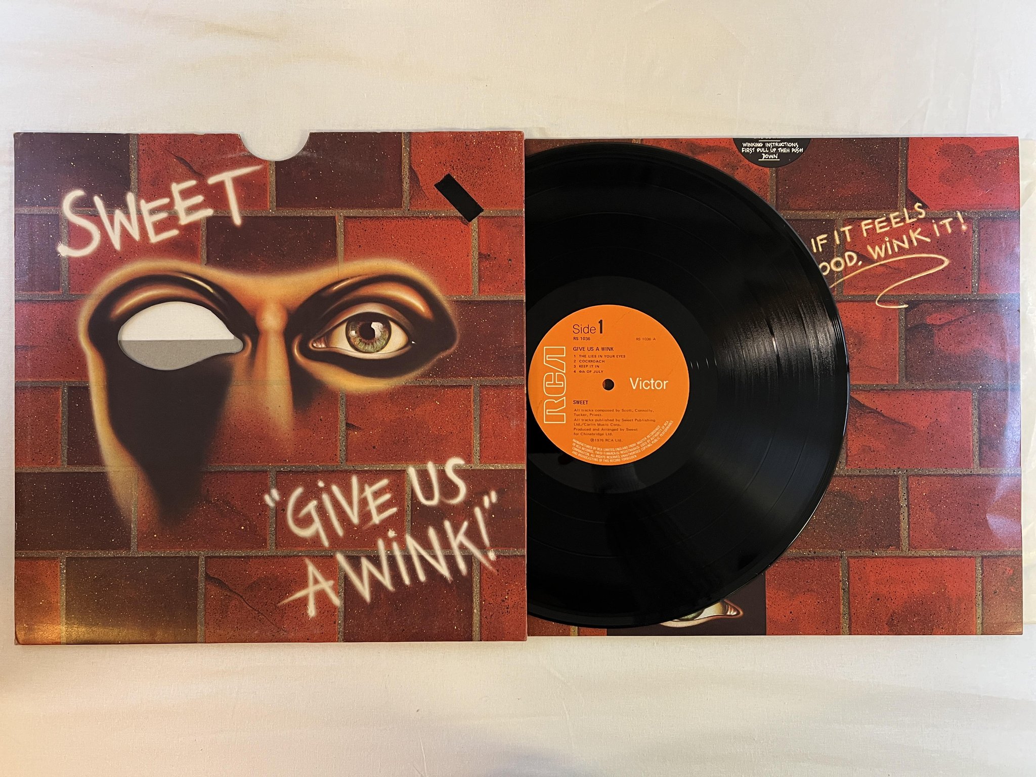 Omslagsbild för skivan SWEET give us a wink LP -76 UK RCA RS 1036