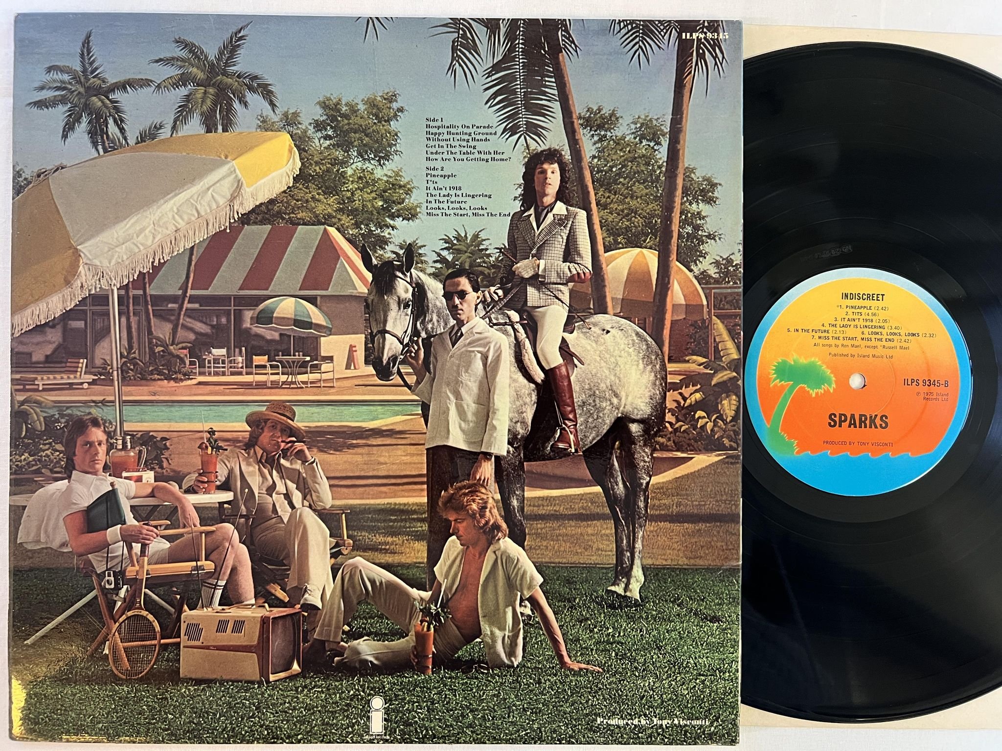 Omslagsbild för skivan SPARKS indiscreet LP -75 UK ISLAND ILPS 9345