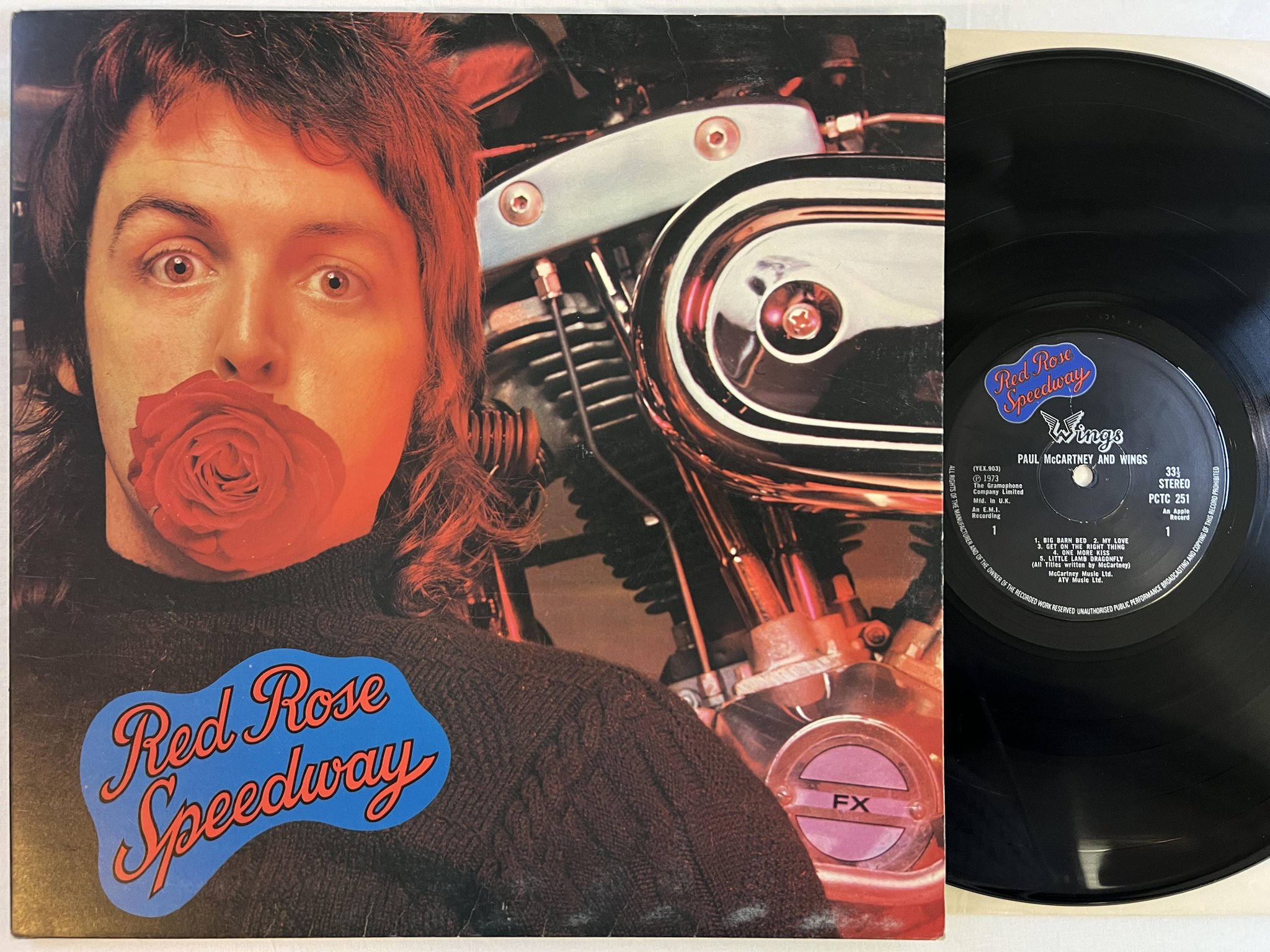 Omslagsbild för skivan PAUL McCARTNEY AND WINGS red rose speedway LP -73 UK APPLE PCTC 251