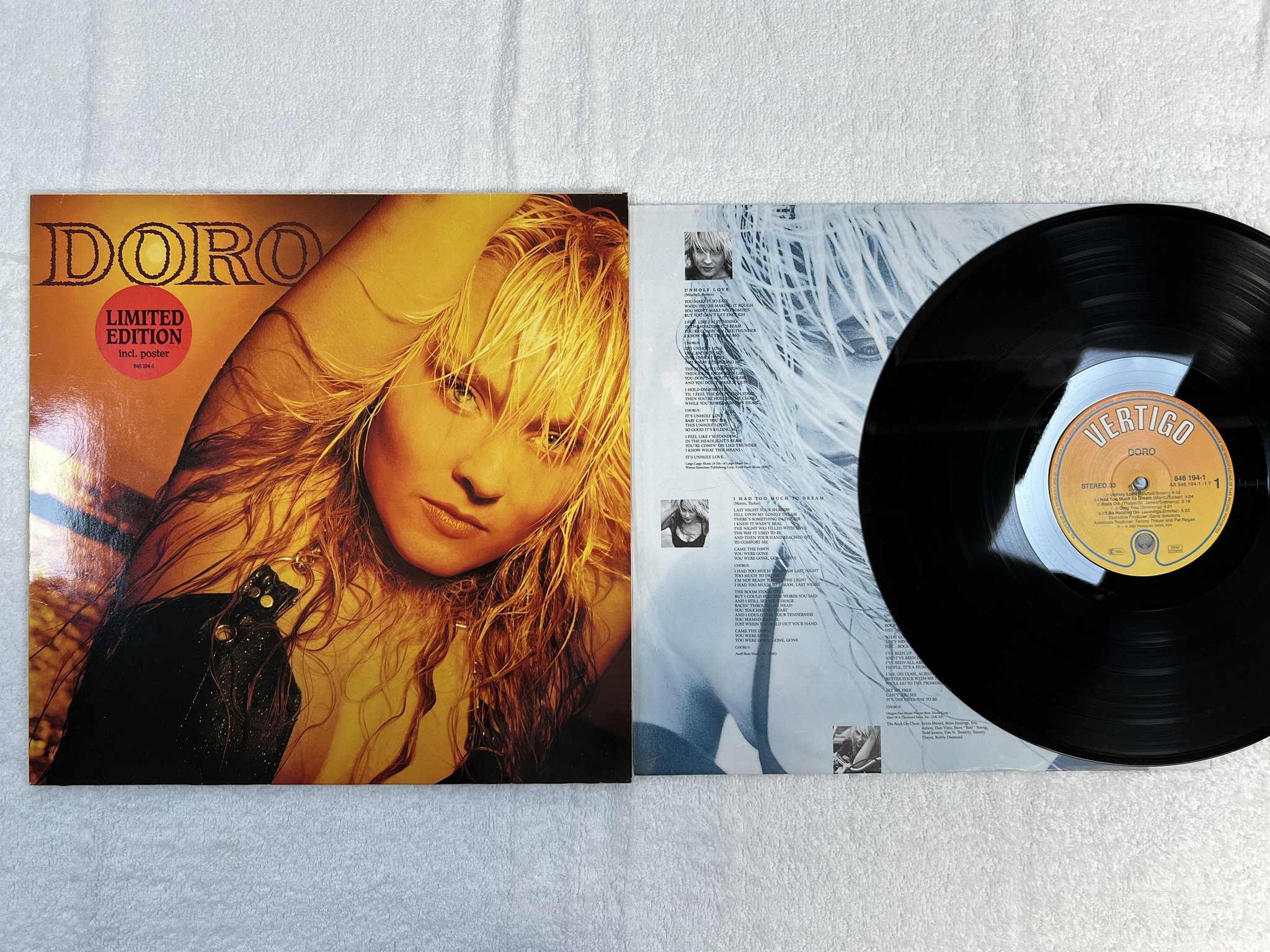 Omslagsbild för skivan DORO s/t LP -90 VERTIGO 846 194-1 *** w/ poster ***