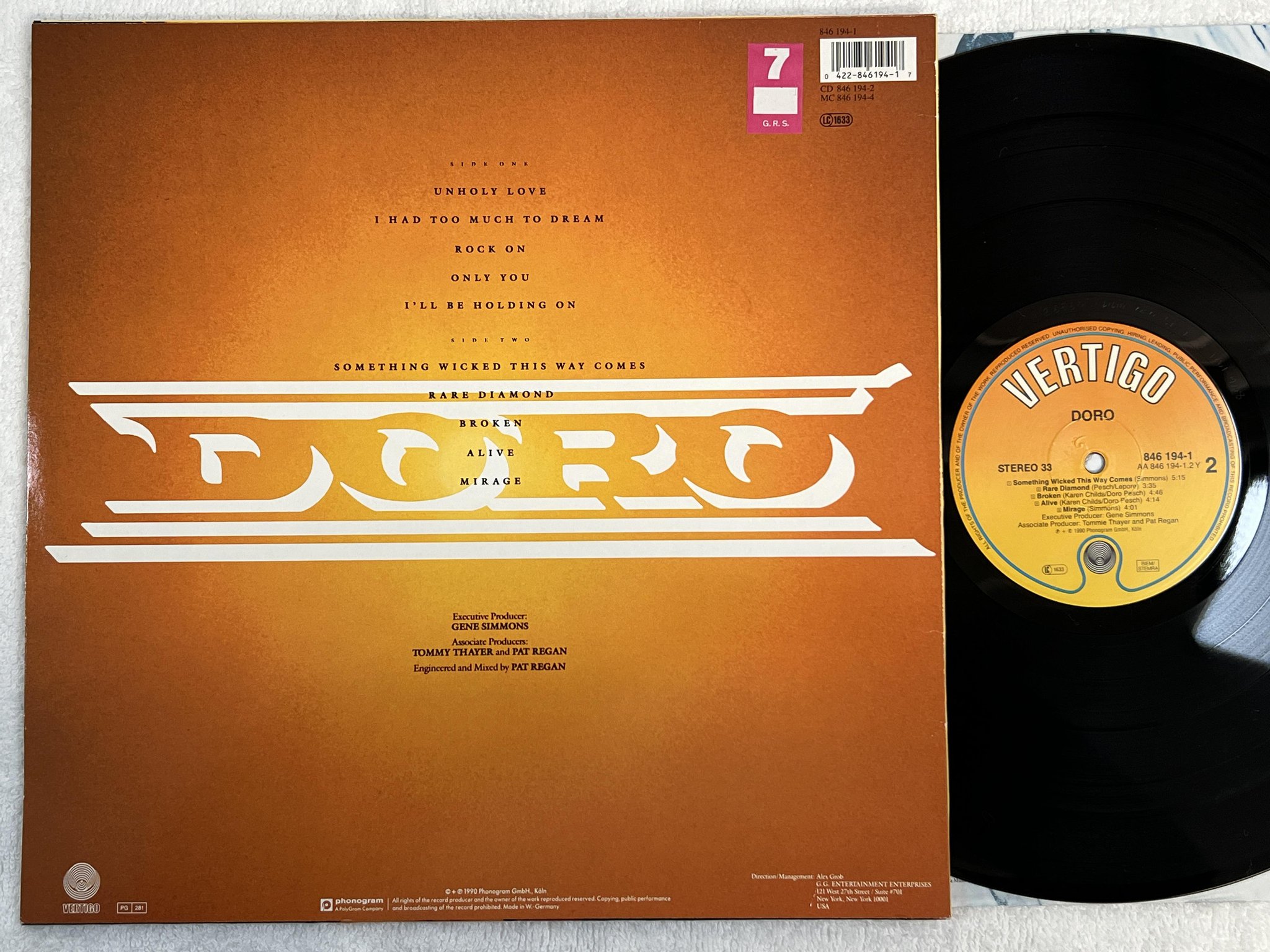 Omslagsbild för skivan DORO s/t LP -90 VERTIGO 846 194-1 *** w/ poster ***