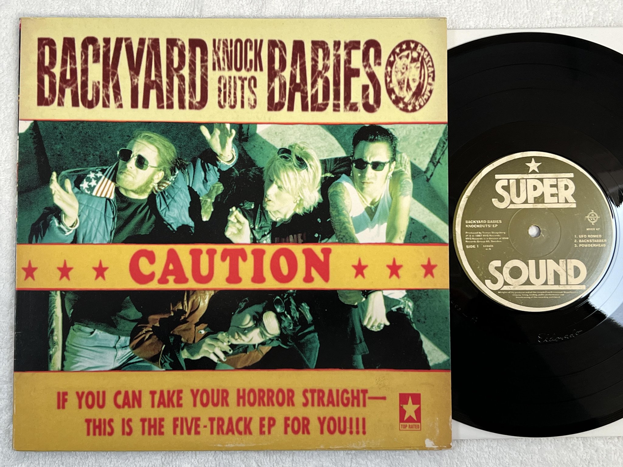 Omslagsbild för skivan BACKYARD BABIES Knockouts! EP 10" -97 Swe MVGV 47 ** garage rock **