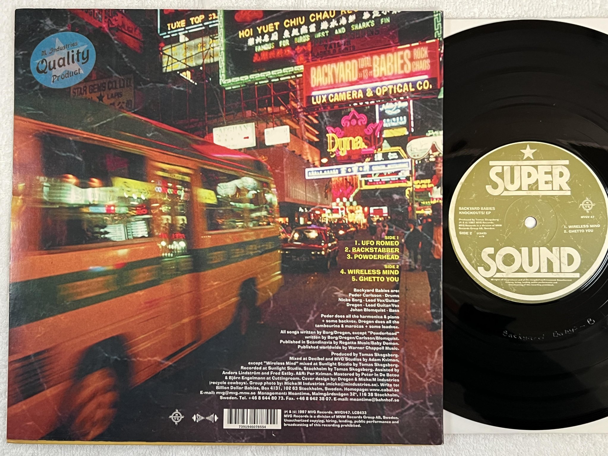 Omslagsbild för skivan BACKYARD BABIES Knockouts! EP 10" -97 Swe MVGV 47 ** garage rock **