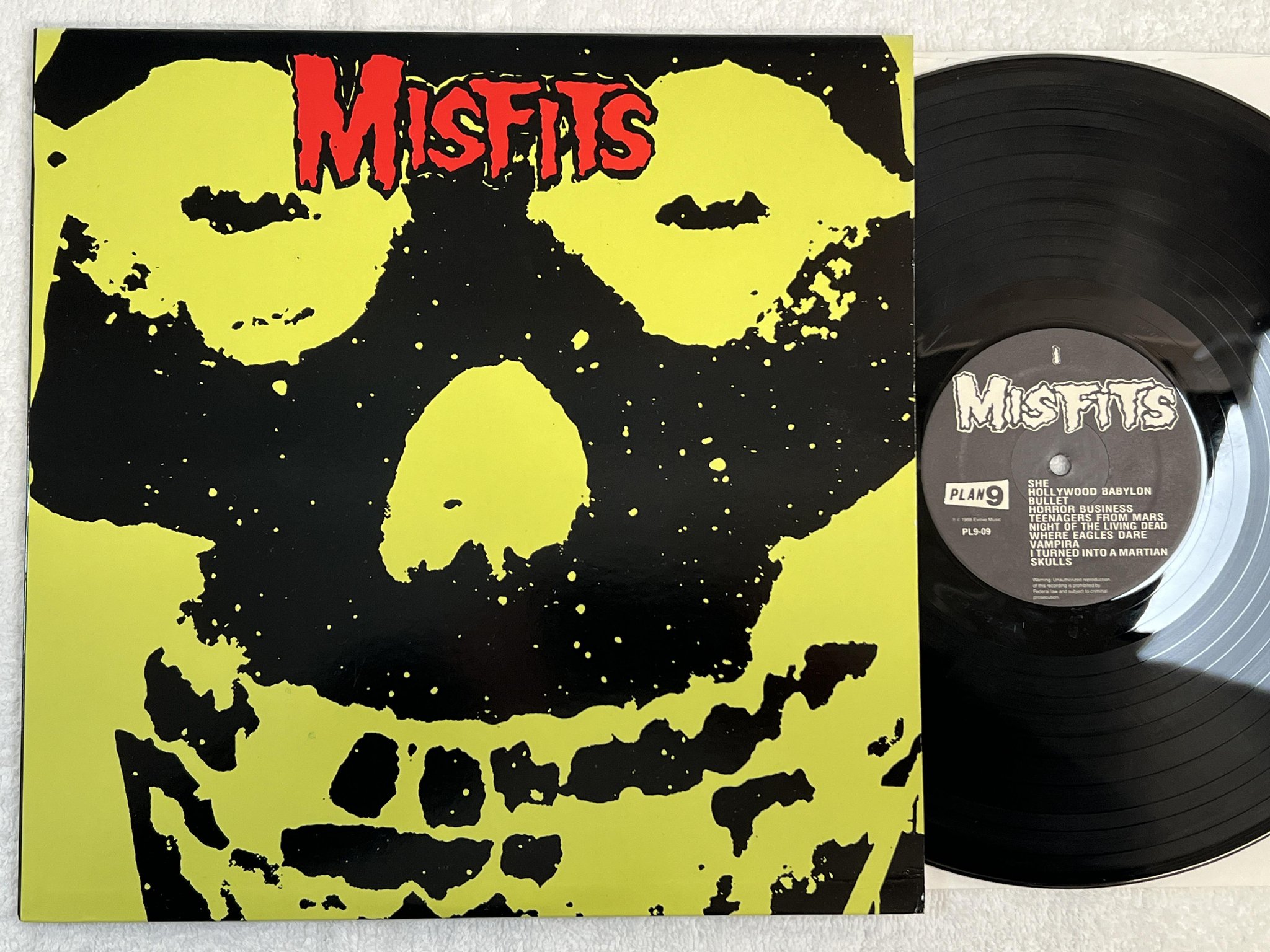 Omslagsbild för skivan MISFITS s/t LP -88 US PLAN 9 PL9-09 ** translucent brown ** HARDCORE !!!