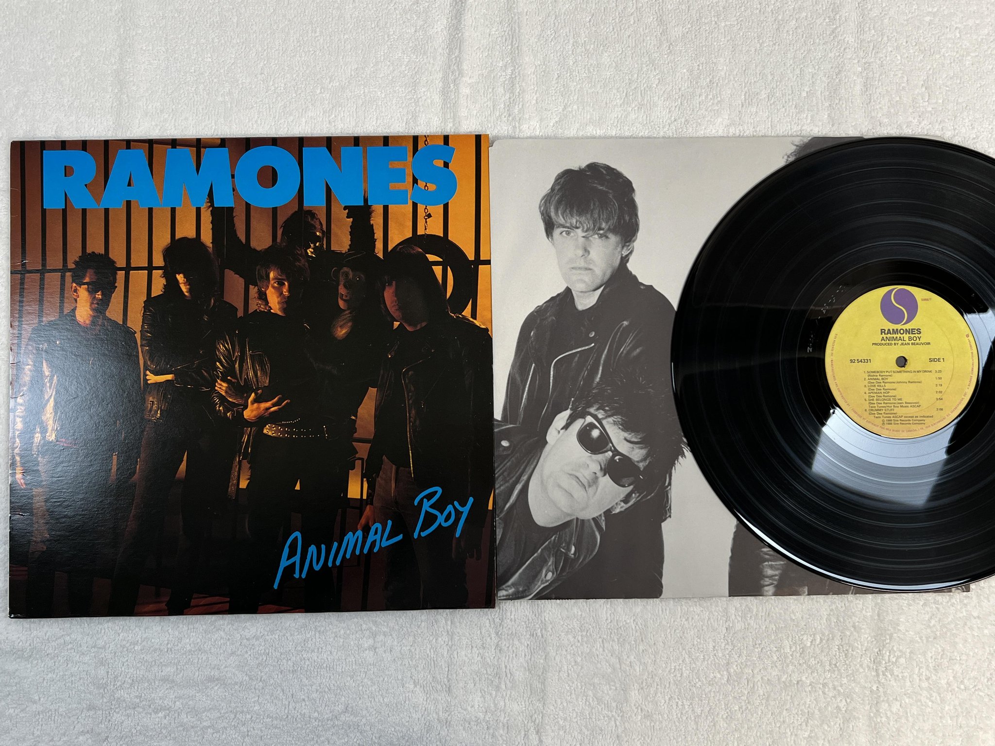 Omslagsbild för skivan RAMONES animal boy LP -86 Can SIRE 9254331